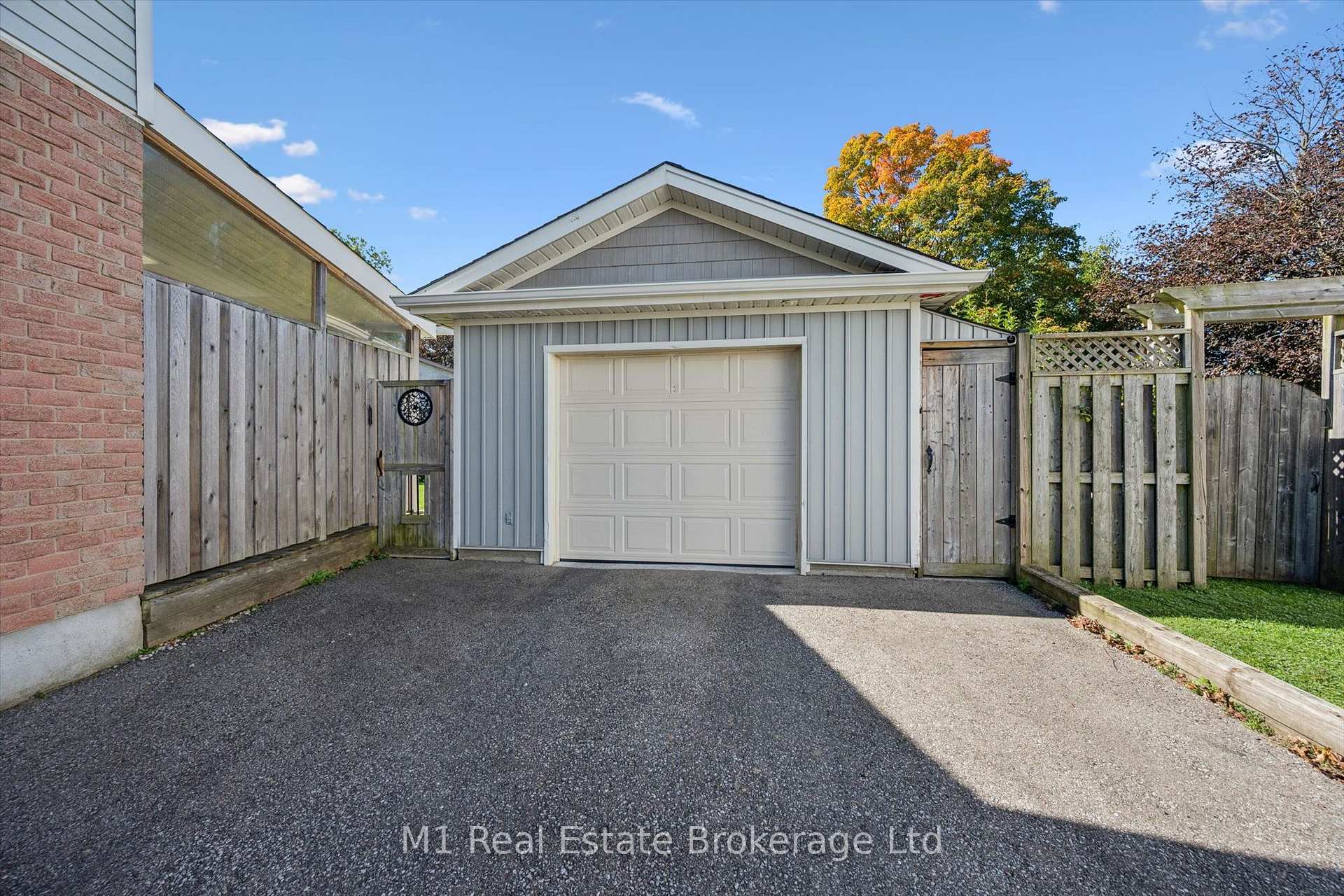 Photo 33 of 53 Johanna Drive, Cambridge, St Andrews/Southwood — HOMEH