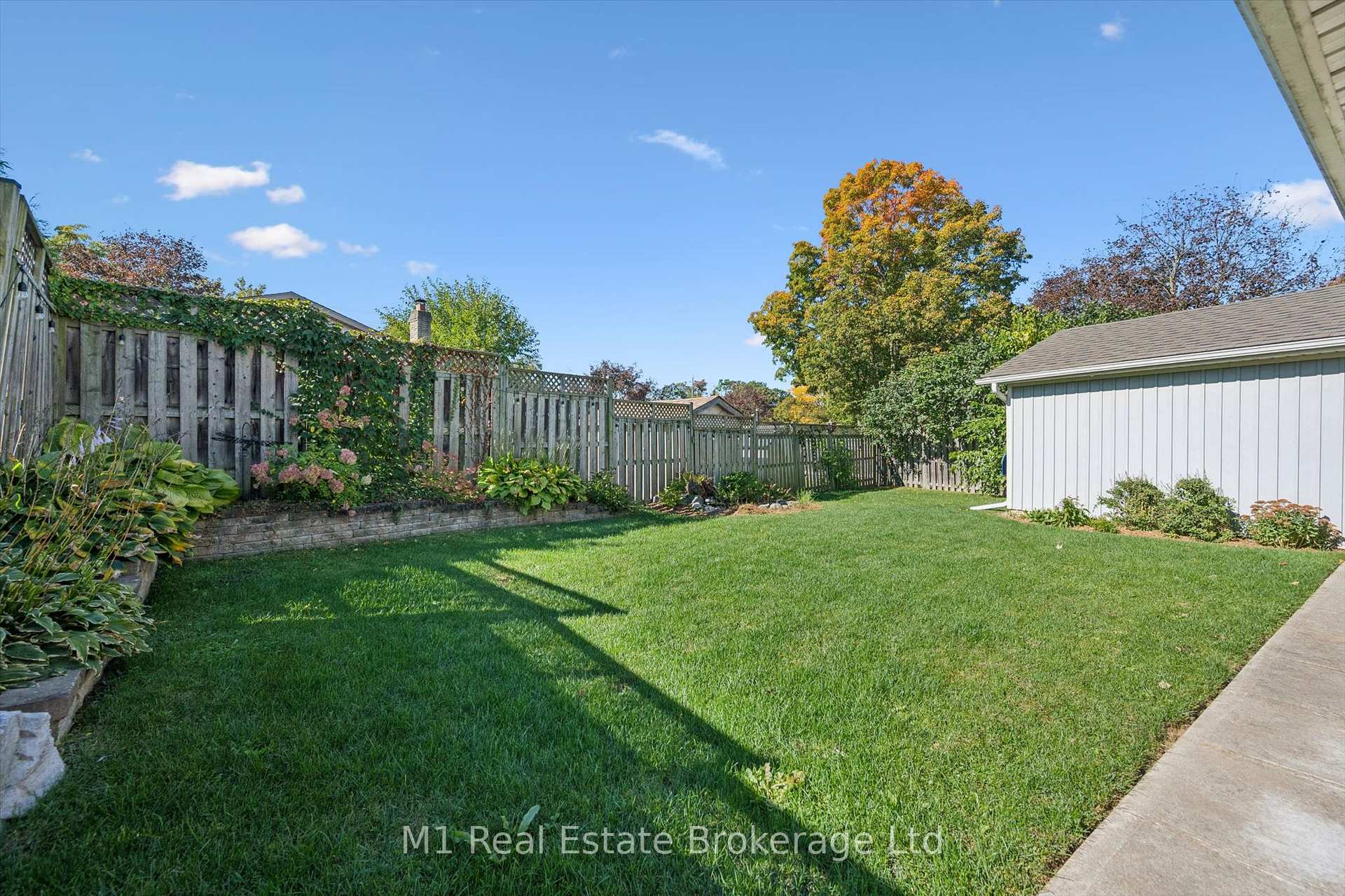 Photo 35 of 53 Johanna Drive, Cambridge, St Andrews/Southwood — HOMEH