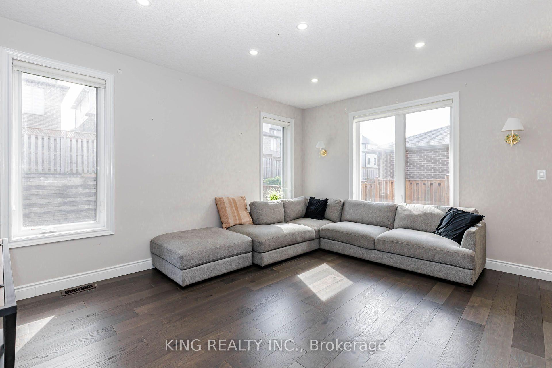 Photo 20 of 2494 Leeds Crossing, London, South U — HOMEH