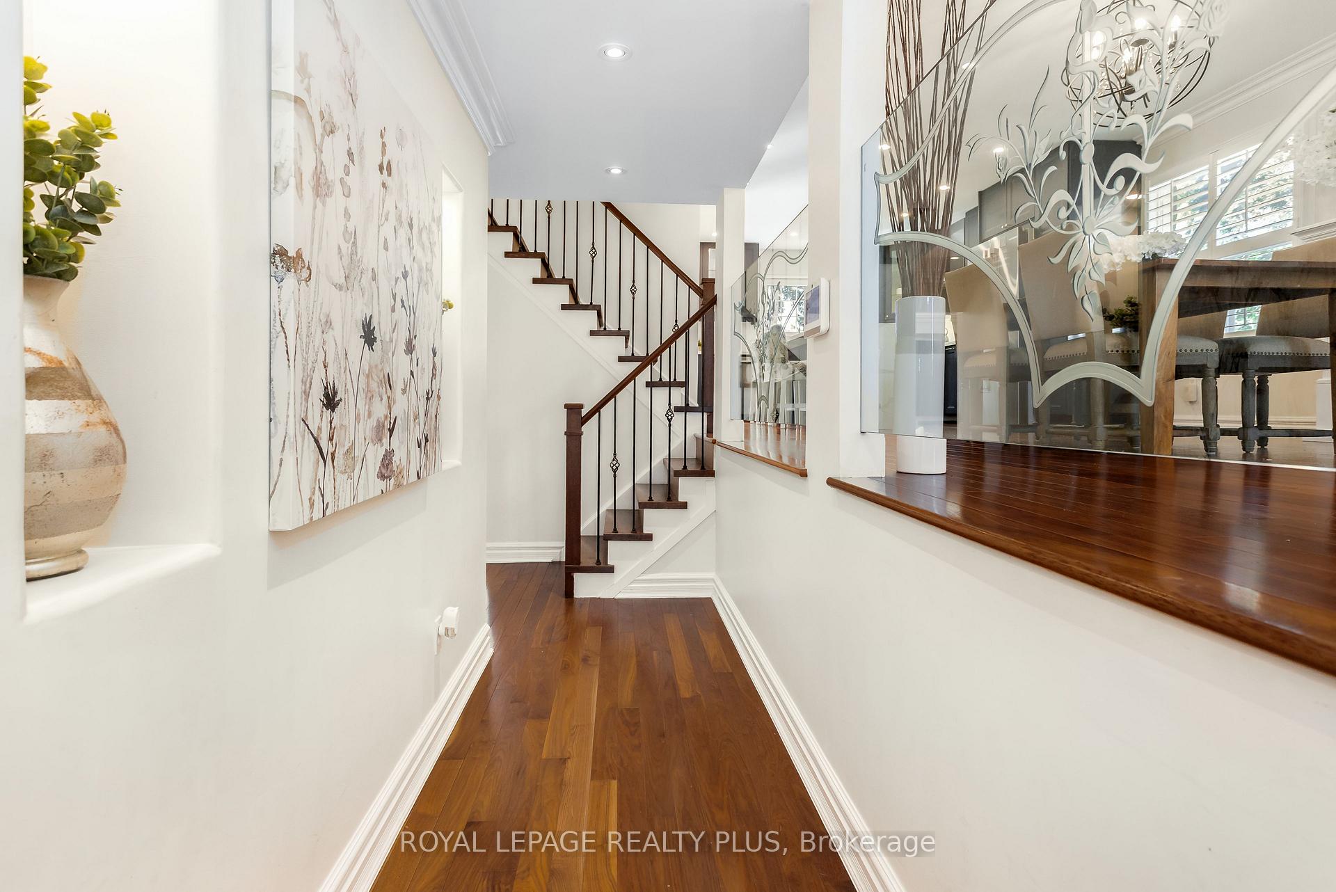 Photo 2 of 2985 Dancer Court, Mississauga, Erin Mills — HOMEH