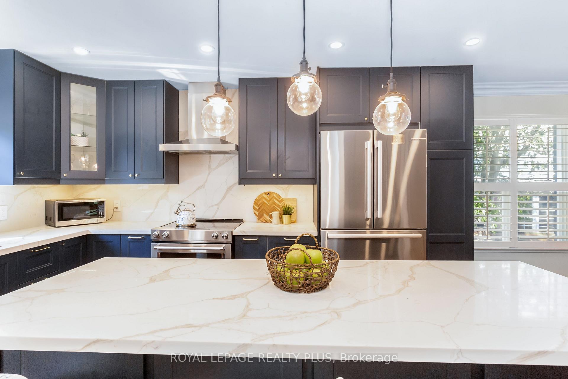 Photo 8 of 2985 Dancer Court, Mississauga, Erin Mills — HOMEH
