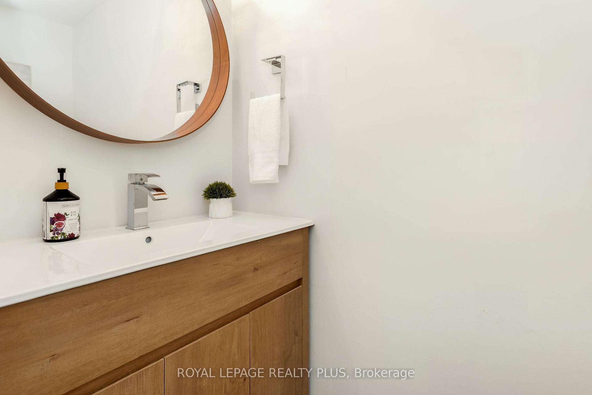 Photo 15 of 2985 Dancer Court, Mississauga, Erin Mills — HOMEH