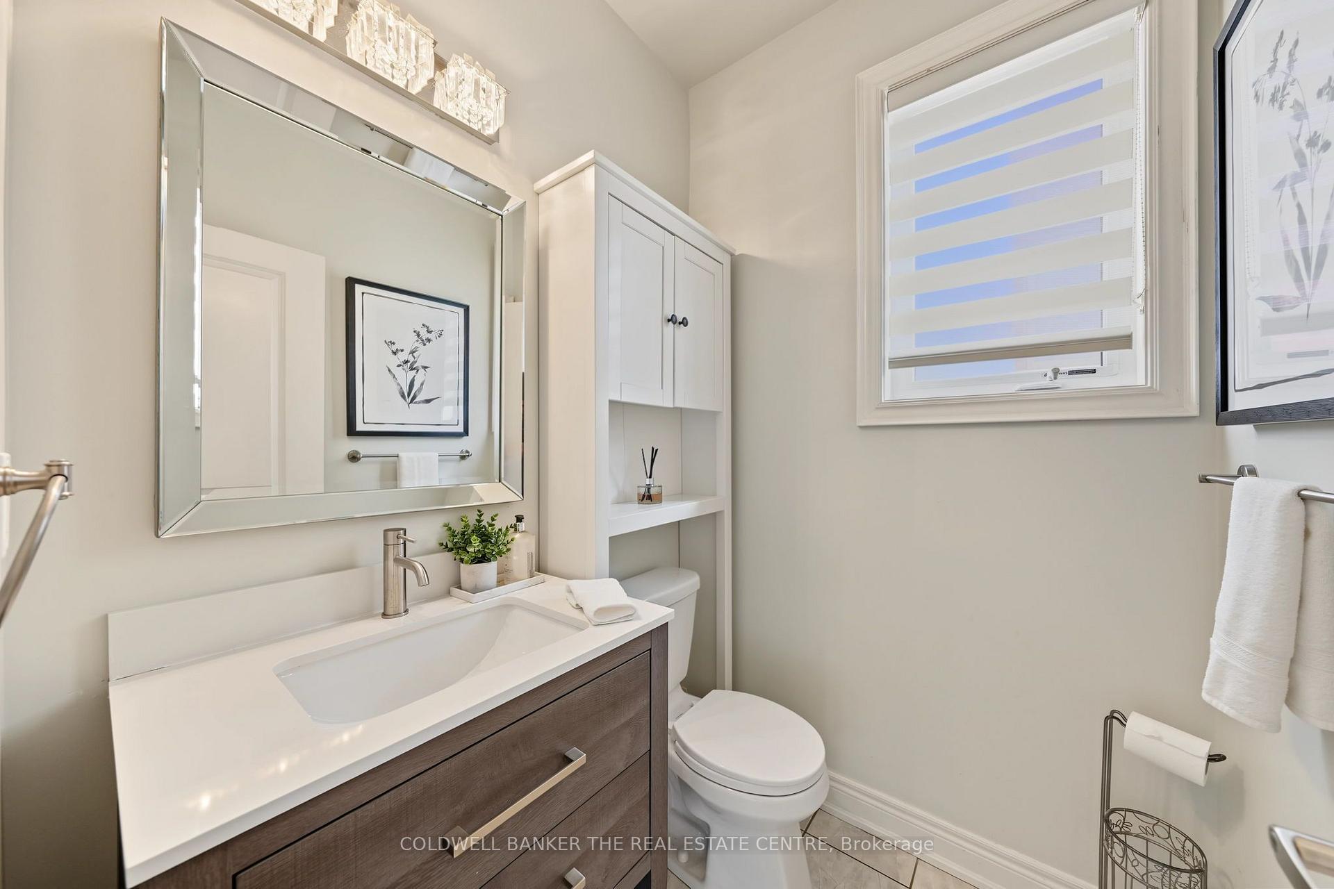 Photo 5 of 705 Yarfield Crescent, Newmarket, Glenway Estates — HOMEH
