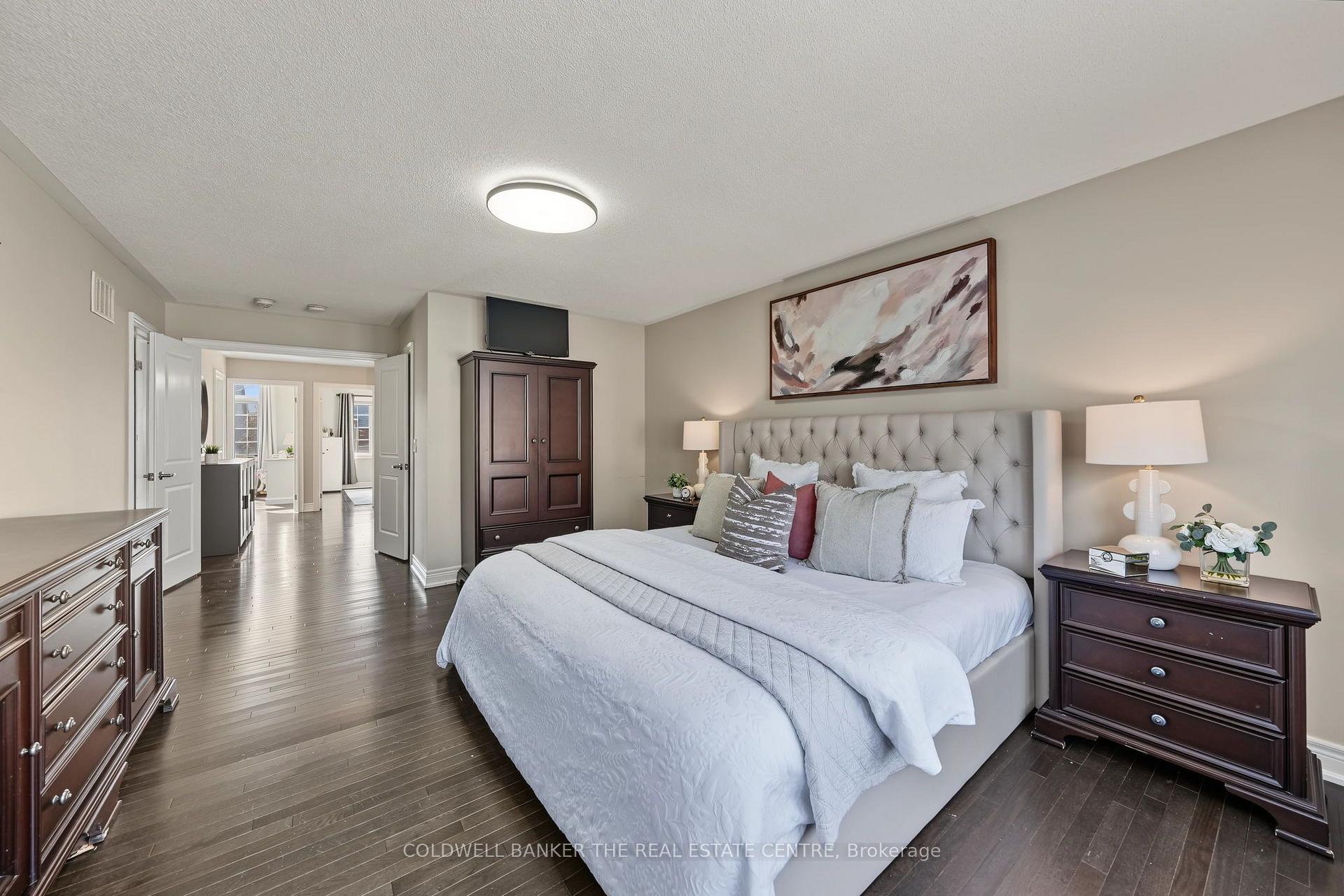 Photo 16 of 705 Yarfield Crescent, Newmarket, Glenway Estates — HOMEH