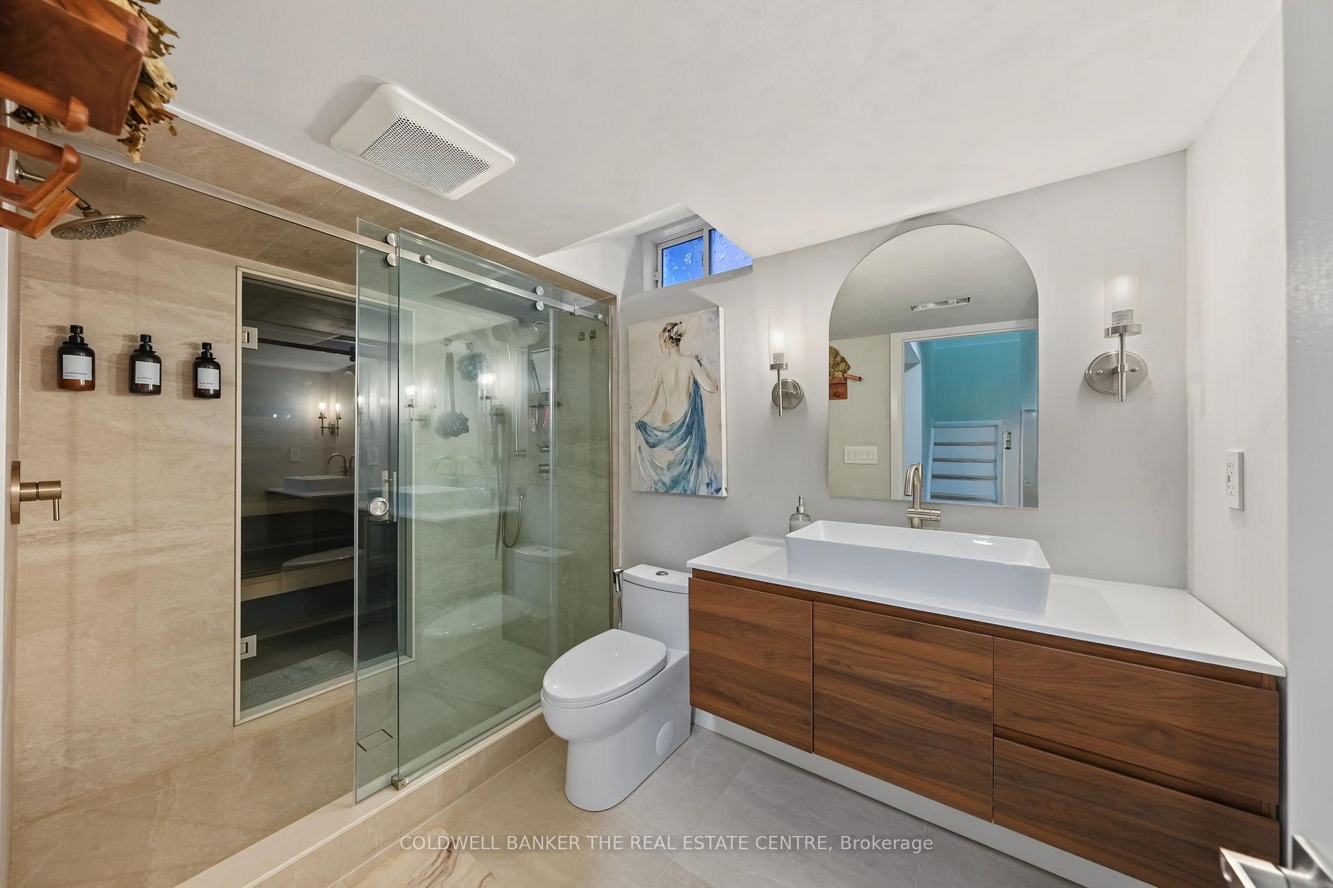 Photo 22 of 705 Yarfield Crescent, Newmarket, Glenway Estates — HOMEH