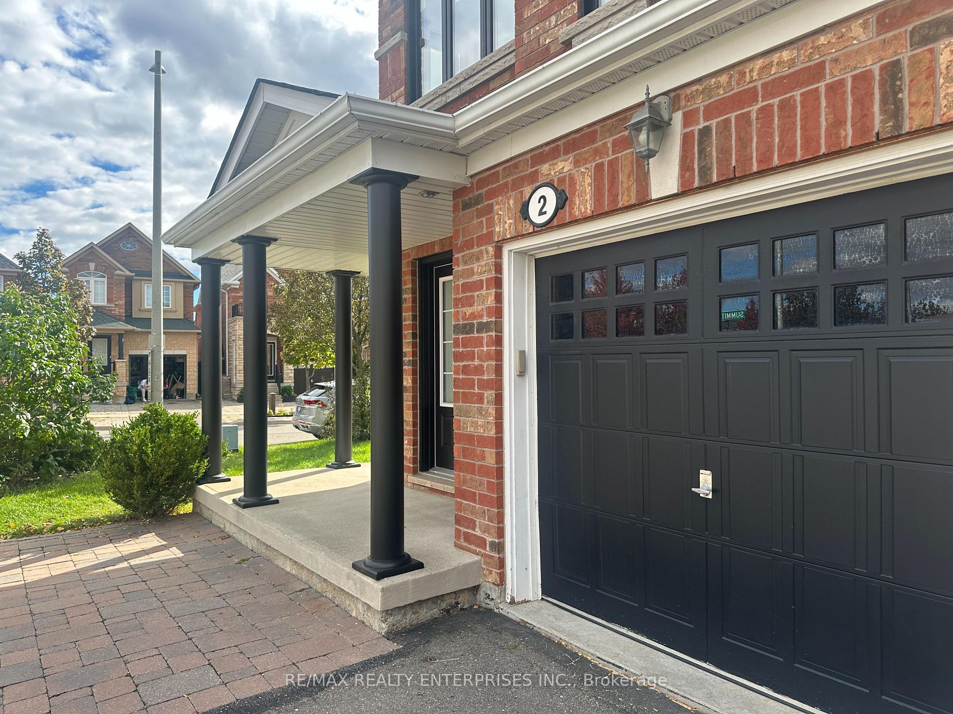Photo 3 of 2 Summit Drive, Vaughan, Vellore Village — HOMEH