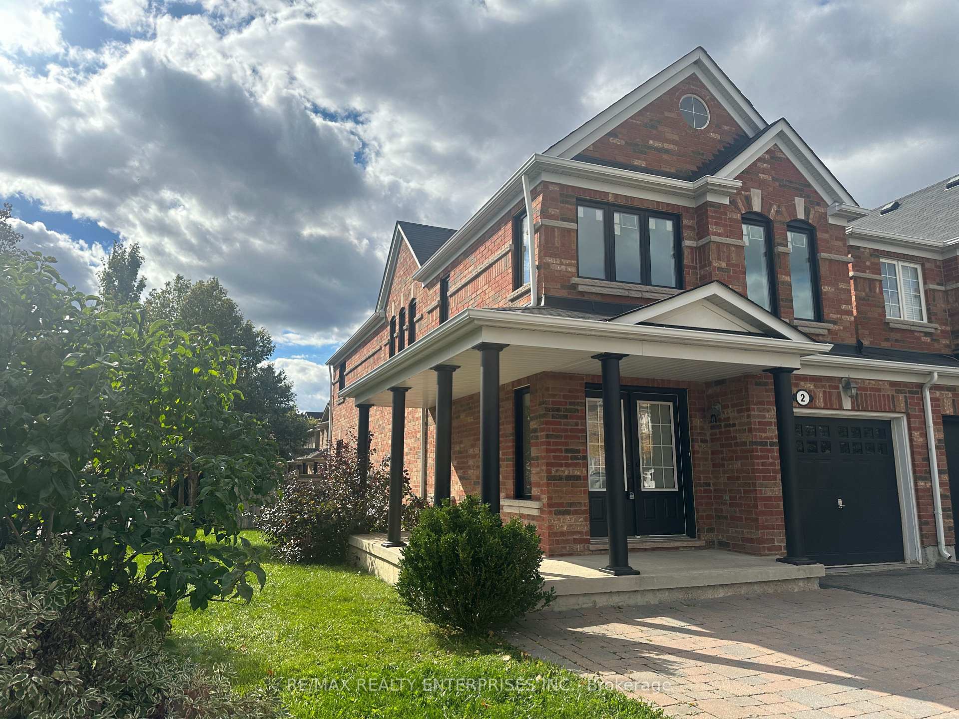 Photo 4 of 2 Summit Drive, Vaughan, Vellore Village — HOMEH