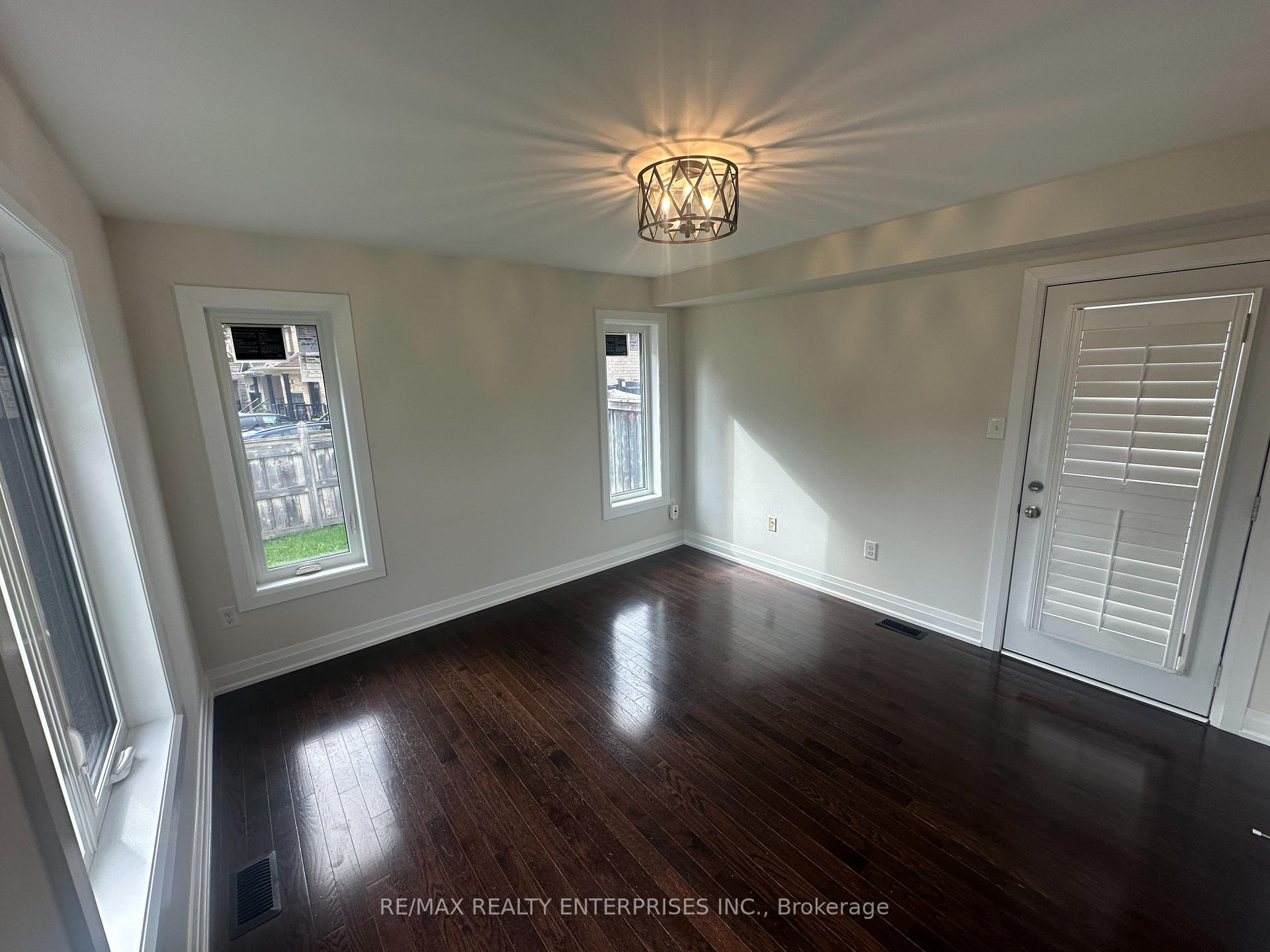 Photo 8 of 2 Summit Drive, Vaughan, Vellore Village — HOMEH