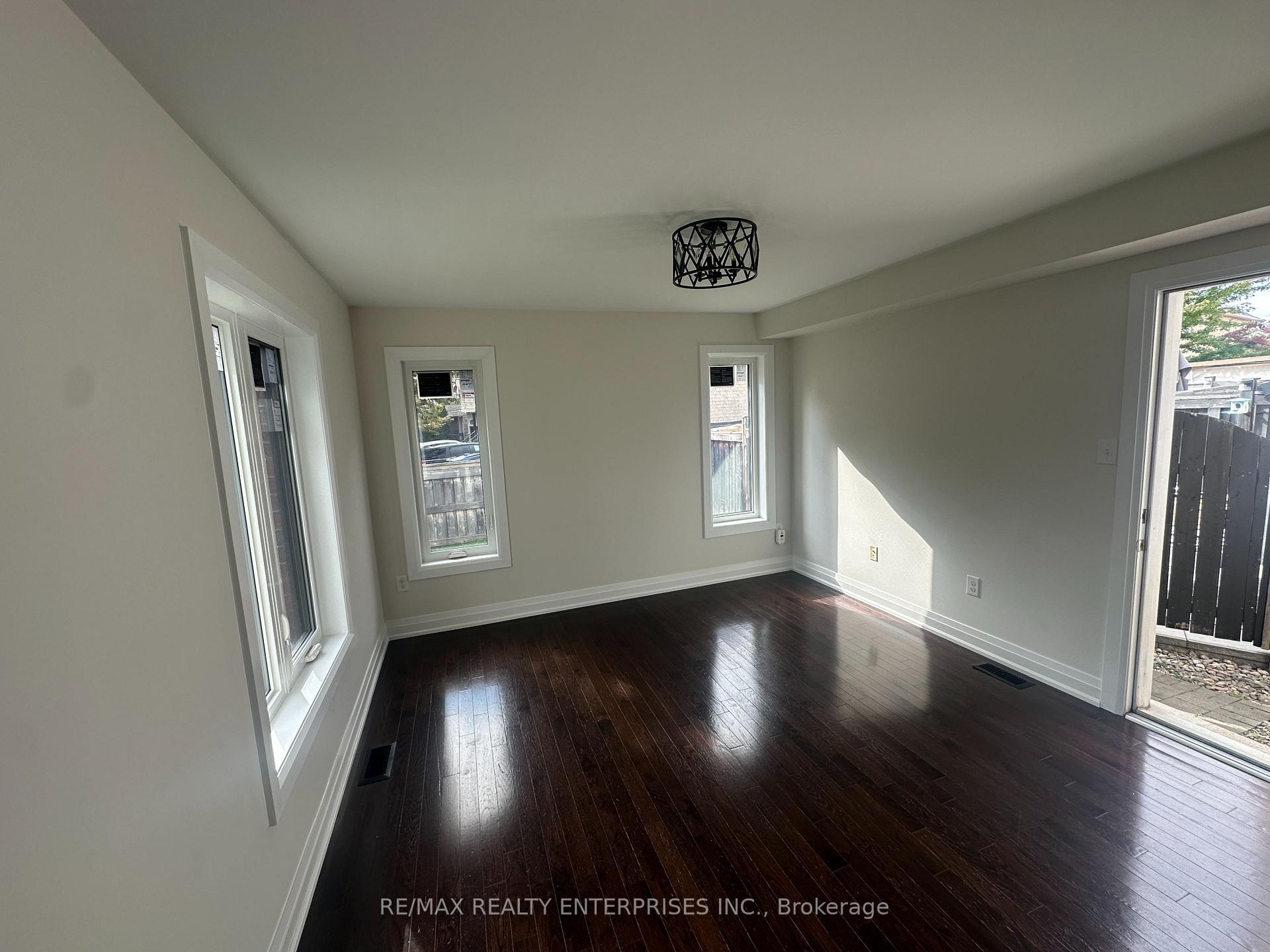 Photo 9 of 2 Summit Drive, Vaughan, Vellore Village — HOMEH