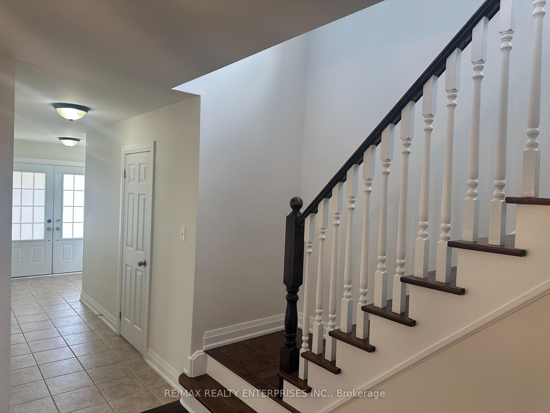 Photo 10 of 2 Summit Drive, Vaughan, Vellore Village — HOMEH
