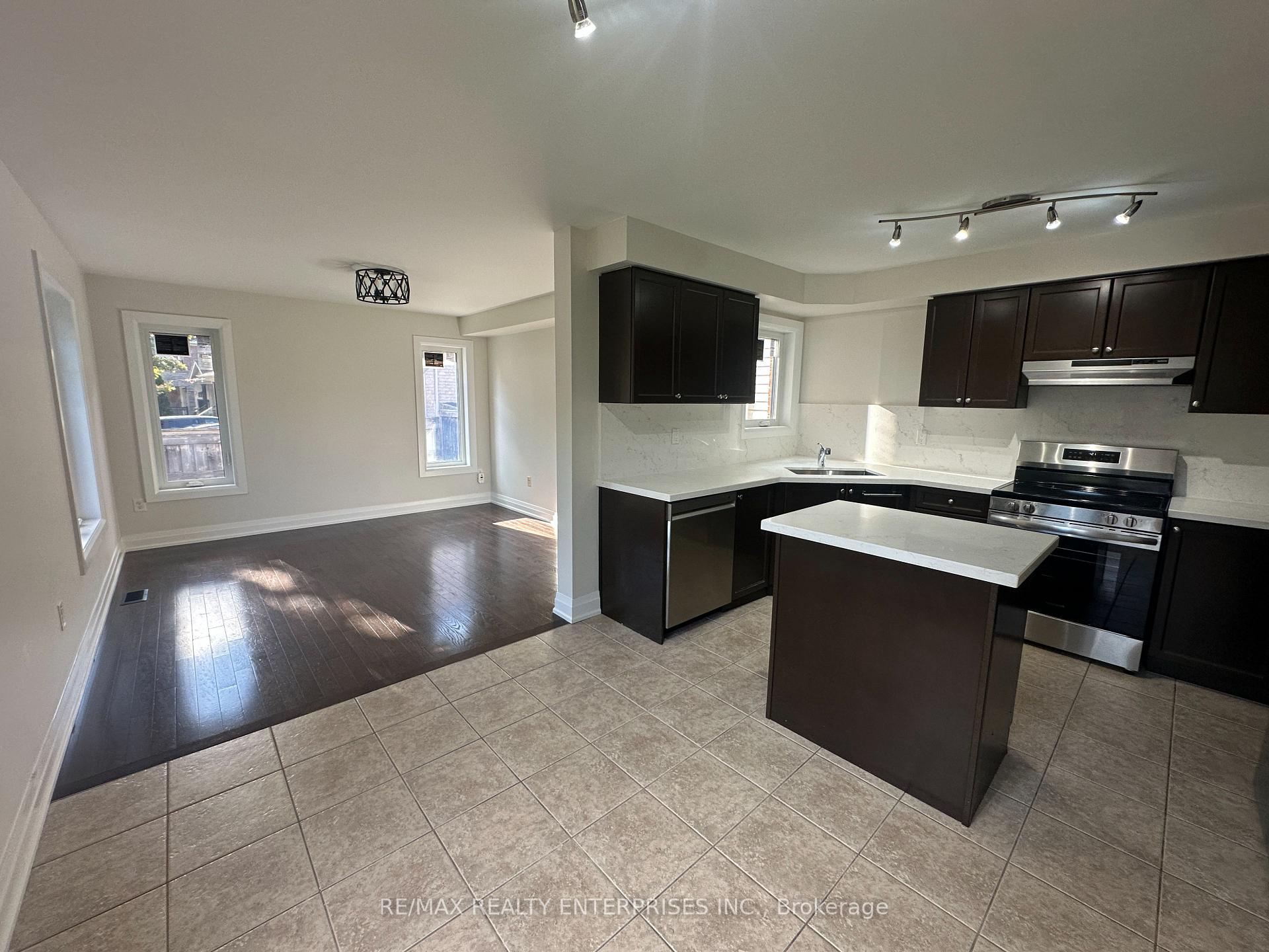 Photo 13 of 2 Summit Drive, Vaughan, Vellore Village — HOMEH