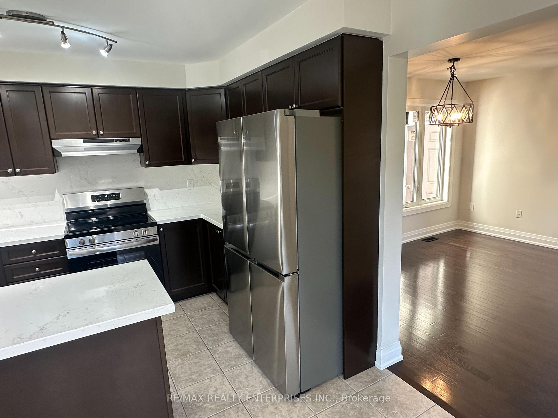 Photo 14 of 2 Summit Drive, Vaughan, Vellore Village — HOMEH