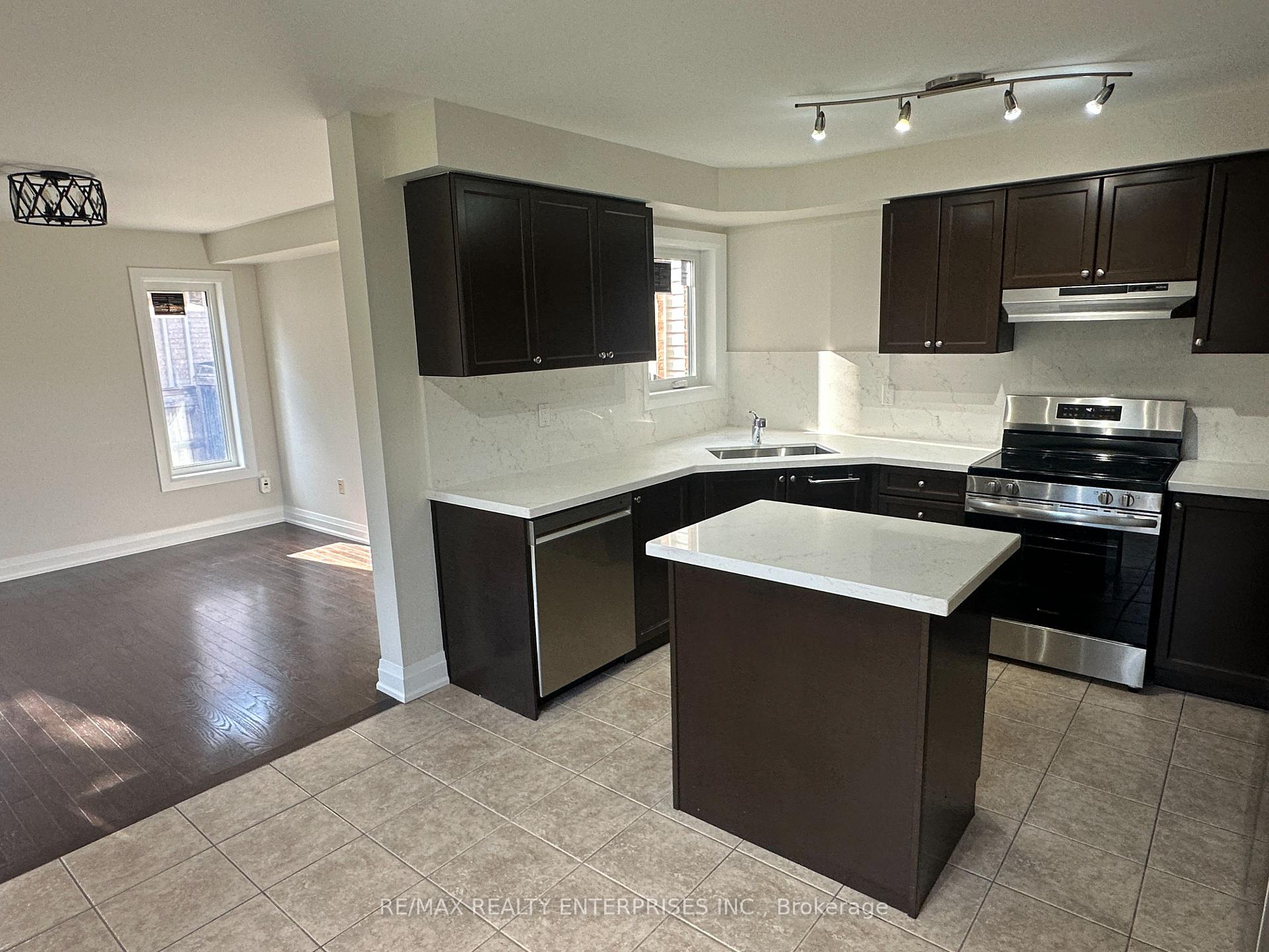 Photo 15 of 2 Summit Drive, Vaughan, Vellore Village — HOMEH