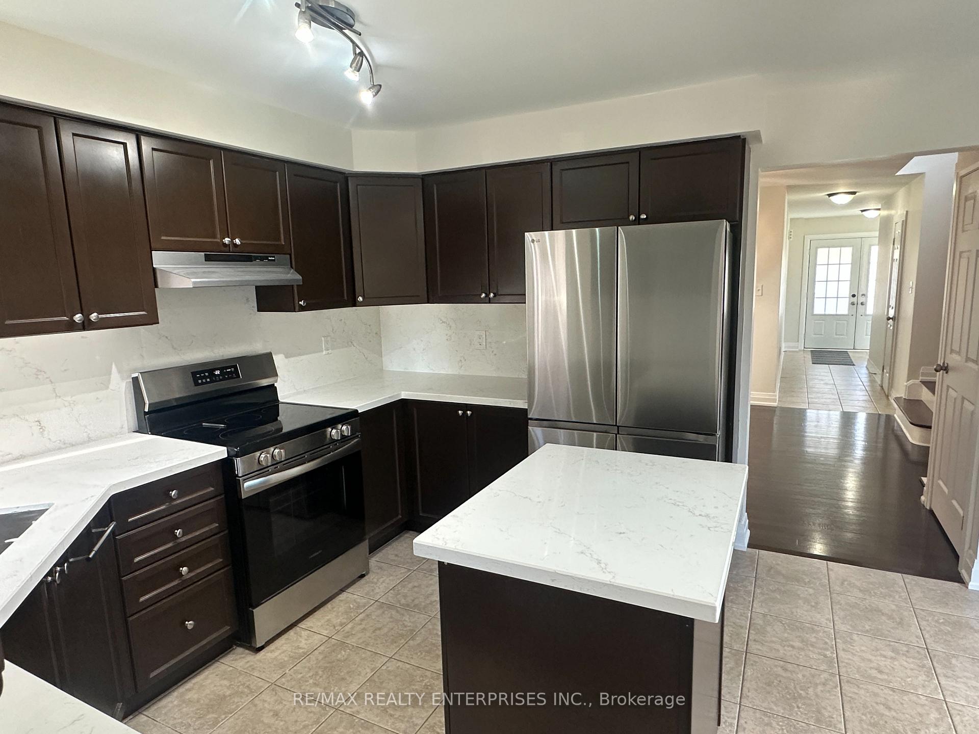 Photo 16 of 2 Summit Drive, Vaughan, Vellore Village — HOMEH
