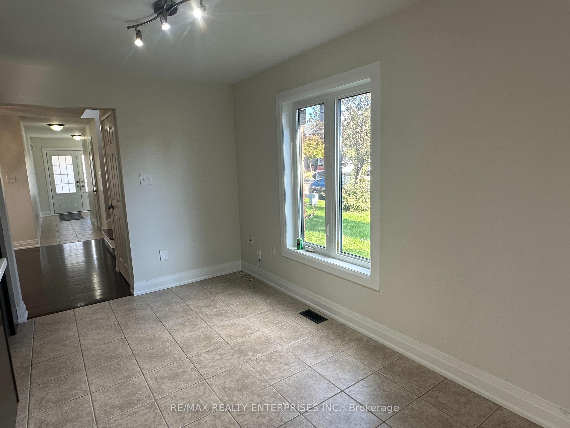Photo 17 of 2 Summit Drive, Vaughan, Vellore Village — HOMEH