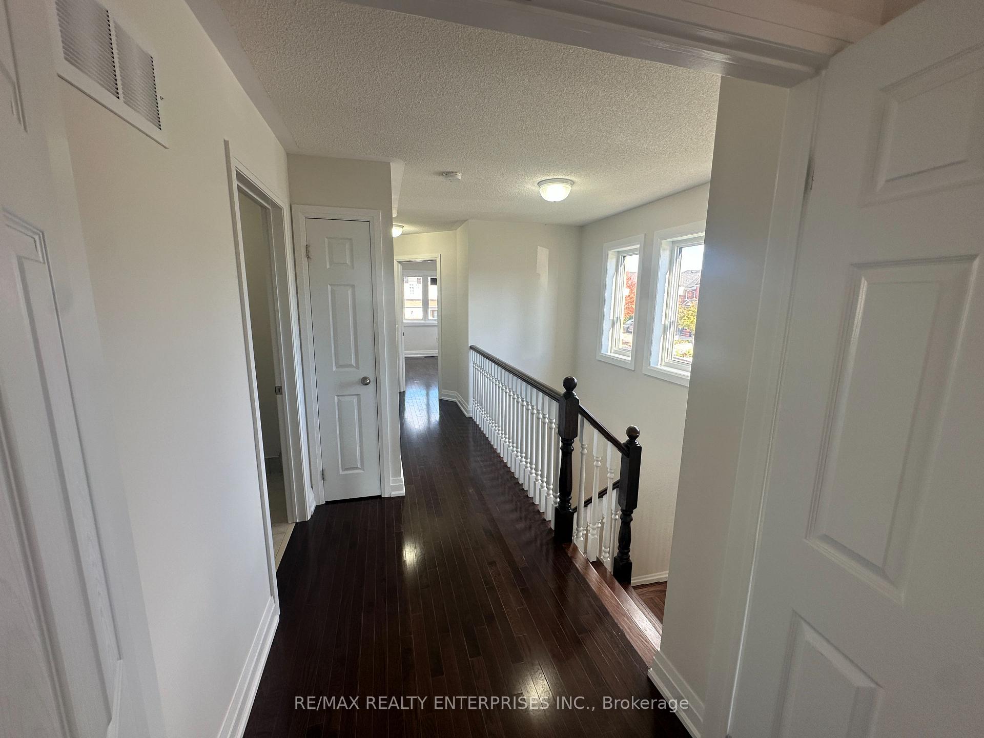 Photo 18 of 2 Summit Drive, Vaughan, Vellore Village — HOMEH
