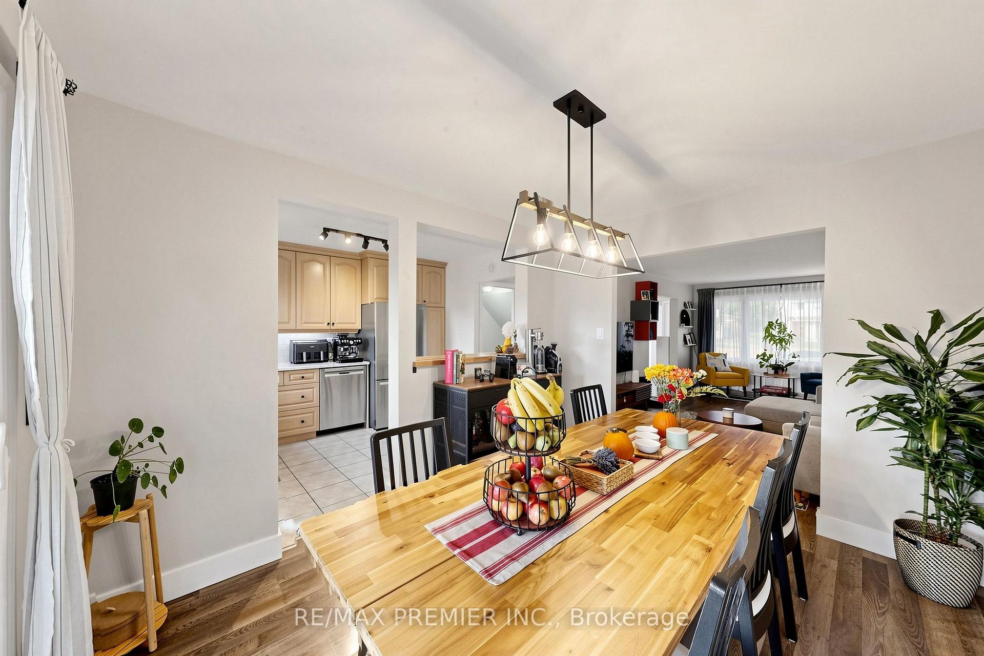 Photo 6 of 151 Moxley Court, Hamilton, Lisgar — HOMEH