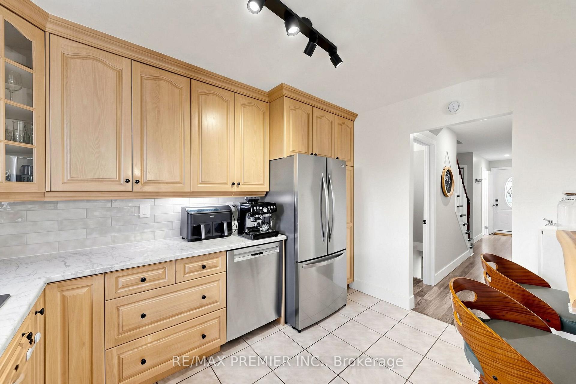 Photo 7 of 151 Moxley Court, Hamilton, Lisgar — HOMEH