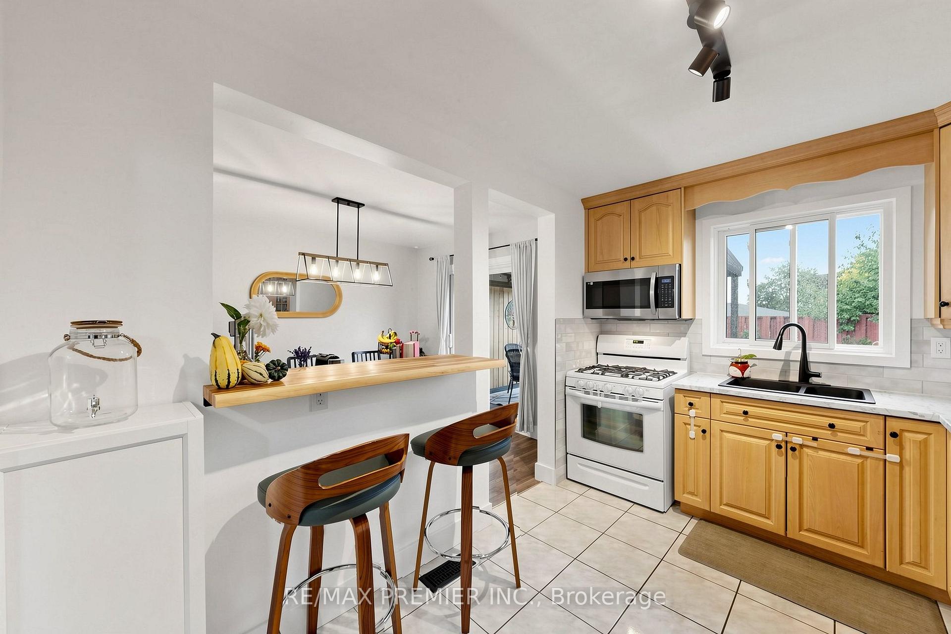 Photo 10 of 151 Moxley Court, Hamilton, Lisgar — HOMEH