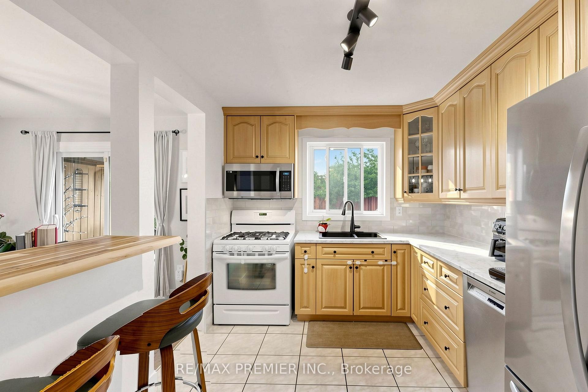 Photo 11 of 151 Moxley Court, Hamilton, Lisgar — HOMEH