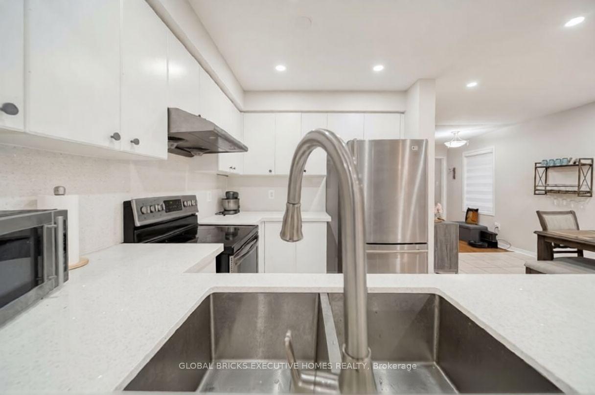Photo 3 of 101 Albright Road, Brampton, Fletcher's Creek Village — HOMEH