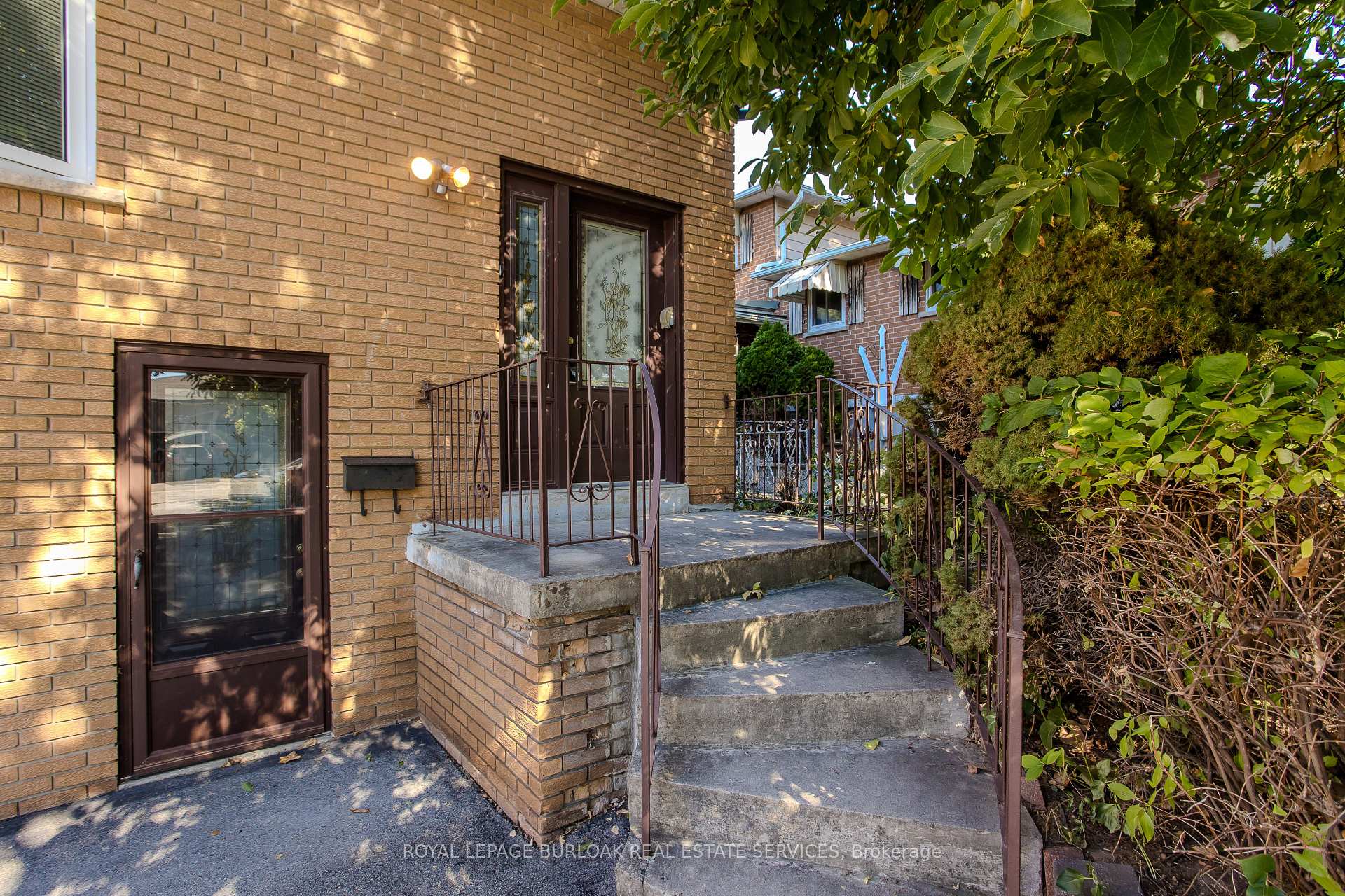 Photo 3 of 353 Enfield Road, Burlington, LaSalle — HOMEH