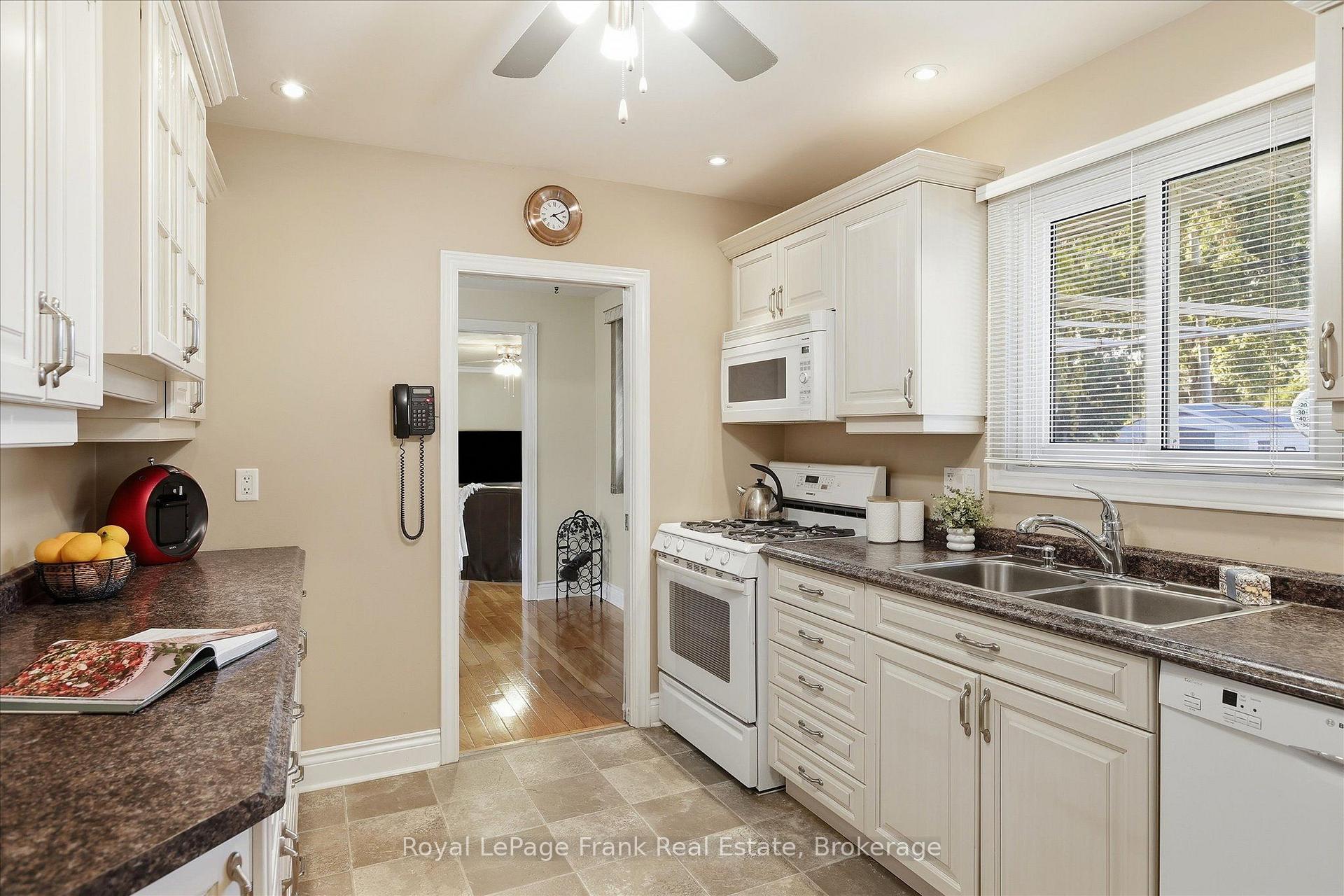 Photo 12 of 362 Simons Avenue, Peterborough, Northcrest Ward 5 — HOMEH