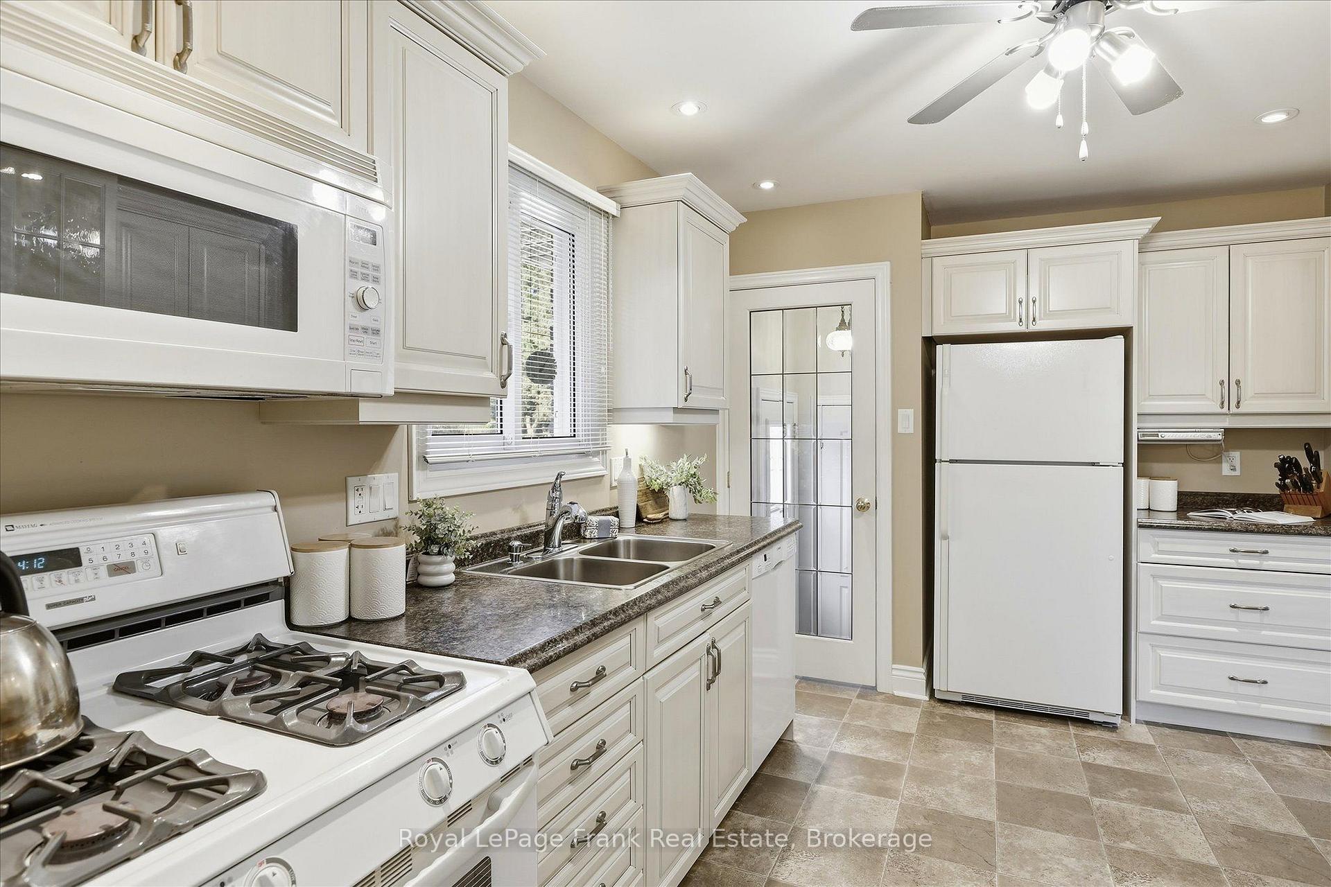 Photo 13 of 362 Simons Avenue, Peterborough, Northcrest Ward 5 — HOMEH