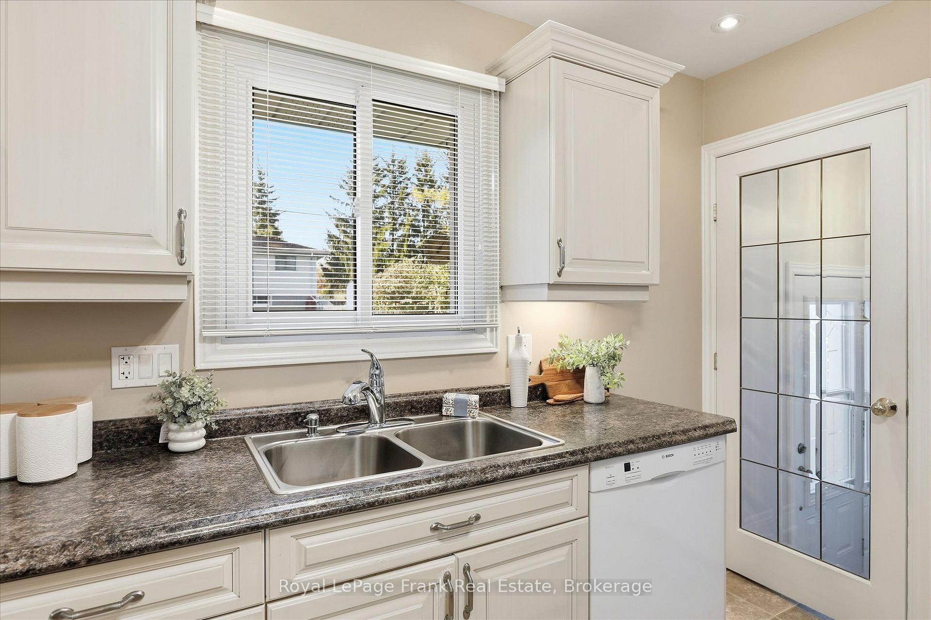 Photo 14 of 362 Simons Avenue, Peterborough, Northcrest Ward 5 — HOMEH