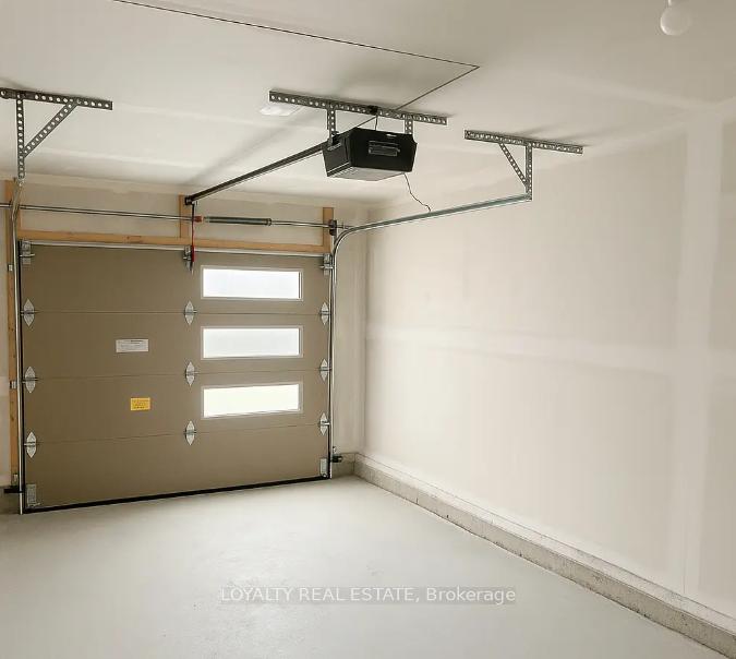 Photo 5 of 38 Monclova Road, North York, Downsview-Roding-CFB — HOMEH