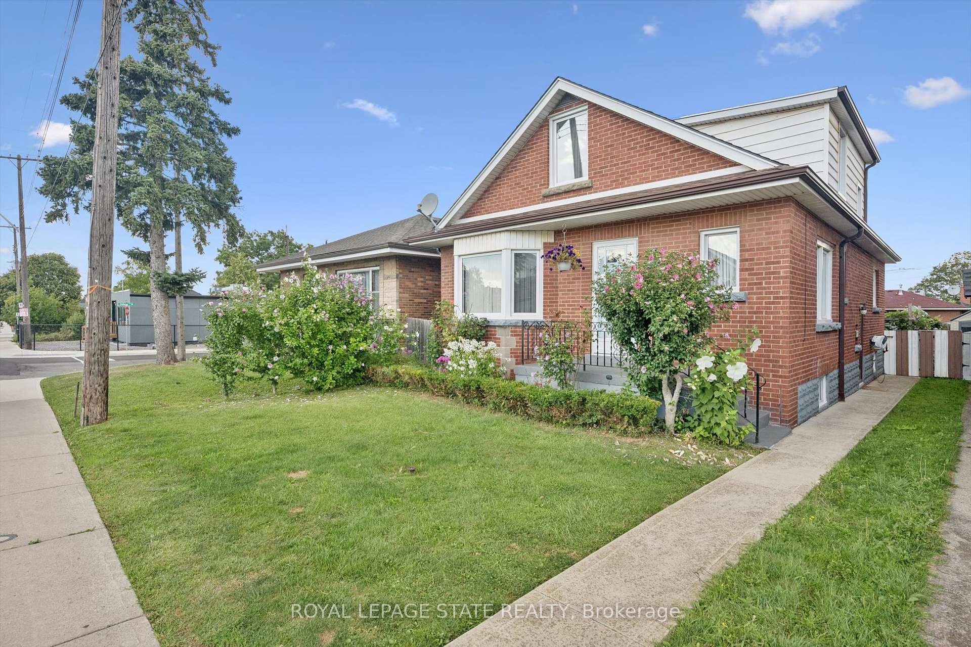 Photo 3 of 1873 Main Street E, Hamilton, McQuesten — HOMEH