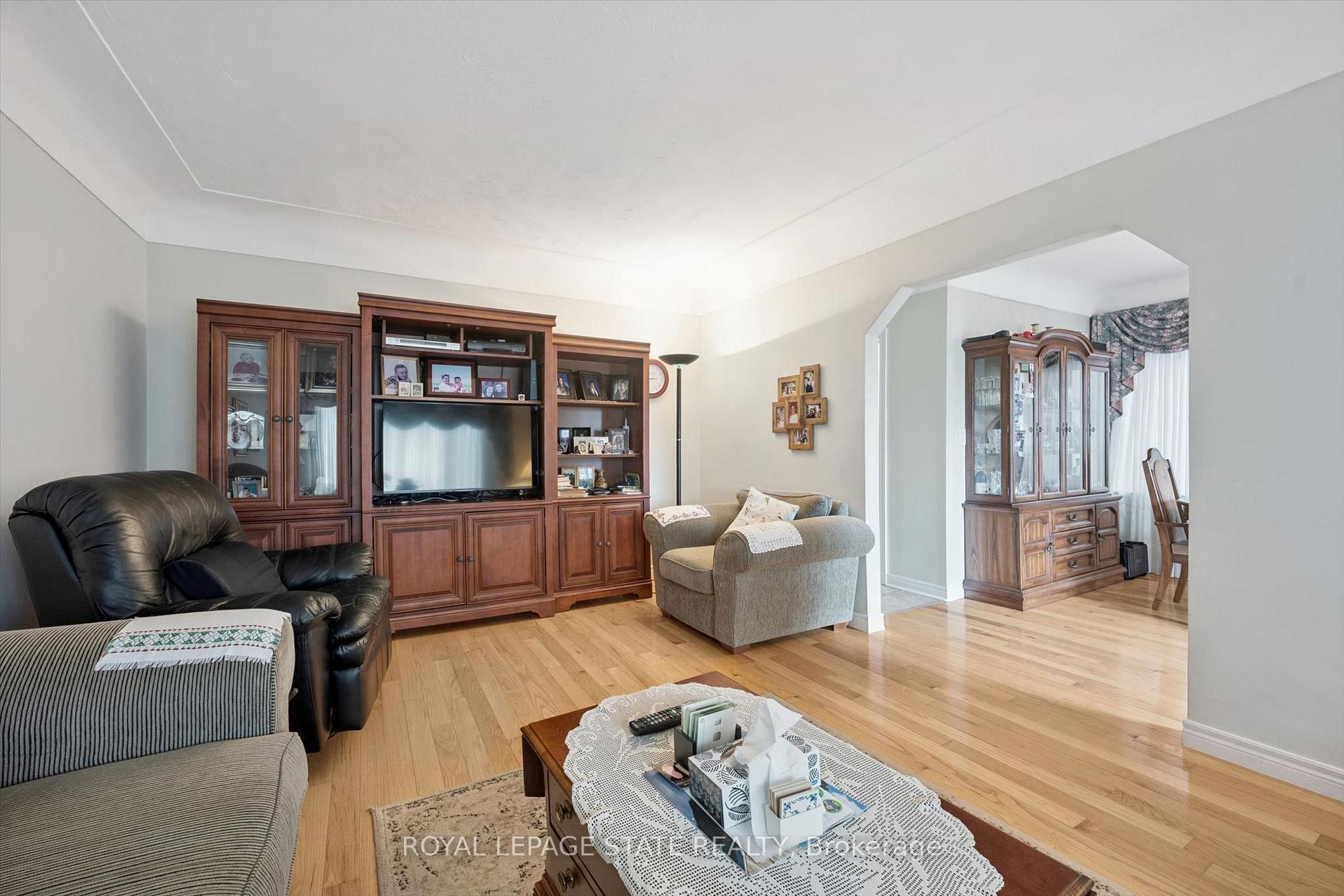 Photo 10 of 1873 Main Street E, Hamilton, McQuesten — HOMEH