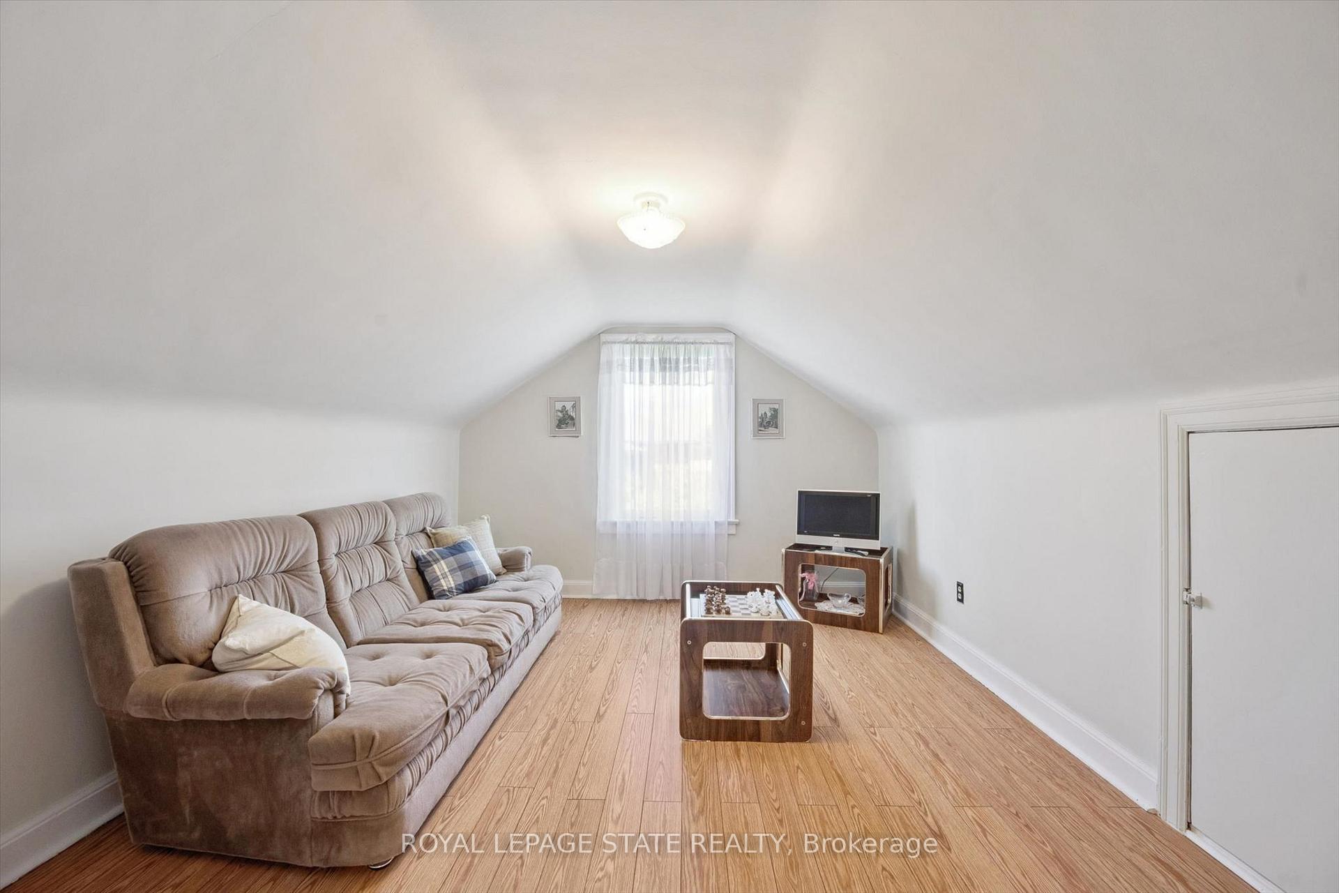 Photo 23 of 1873 Main Street E, Hamilton, McQuesten — HOMEH