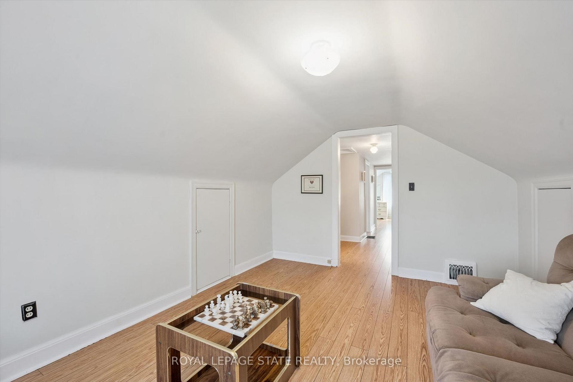 Photo 24 of 1873 Main Street E, Hamilton, McQuesten — HOMEH