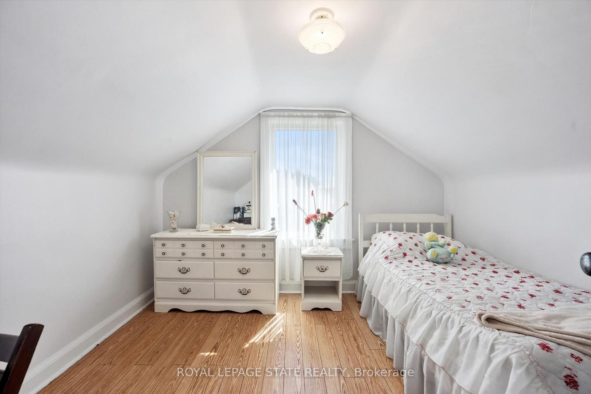 Photo 27 of 1873 Main Street E, Hamilton, McQuesten — HOMEH