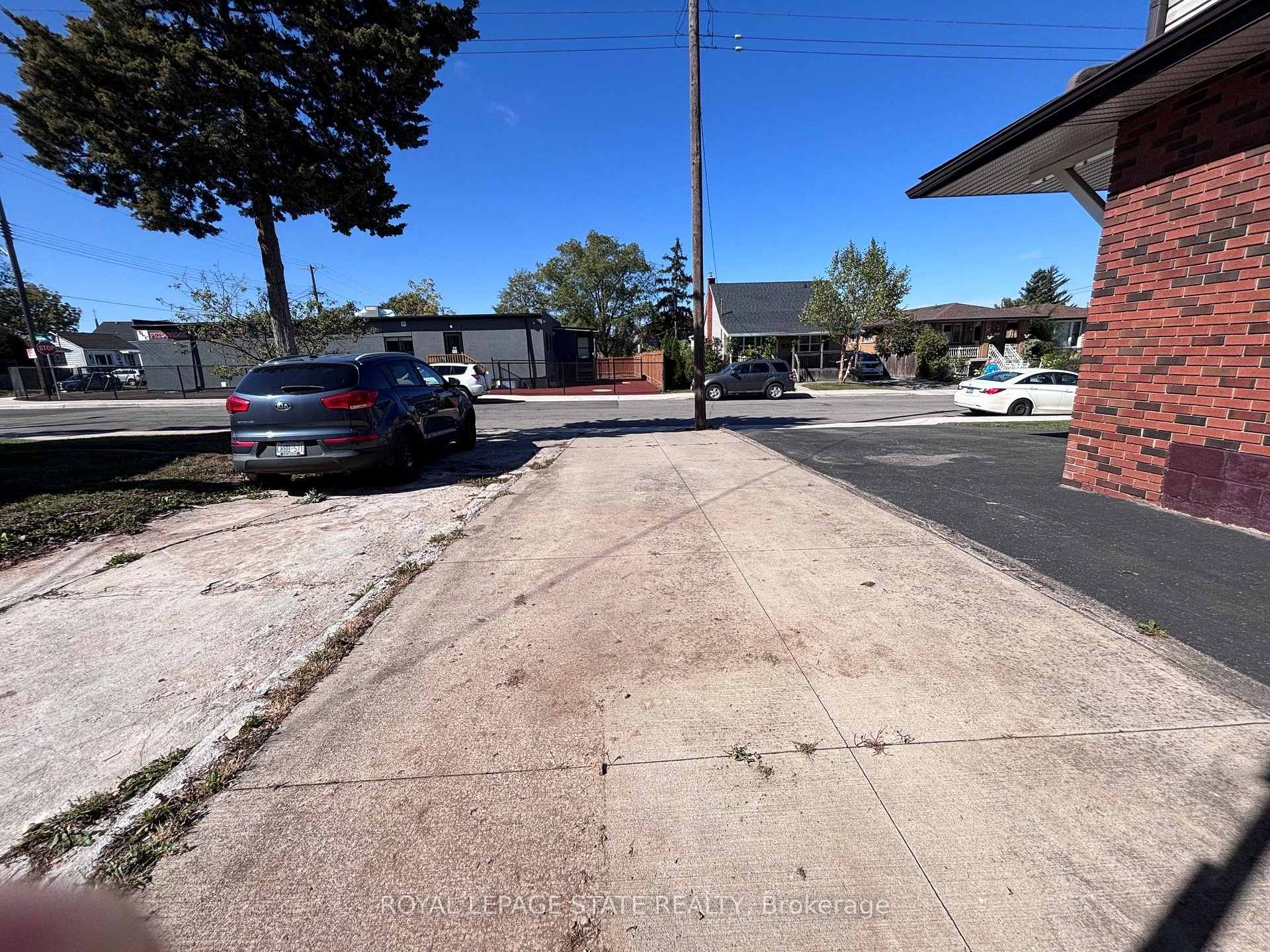 Photo 37 of 1873 Main Street E, Hamilton, McQuesten — HOMEH