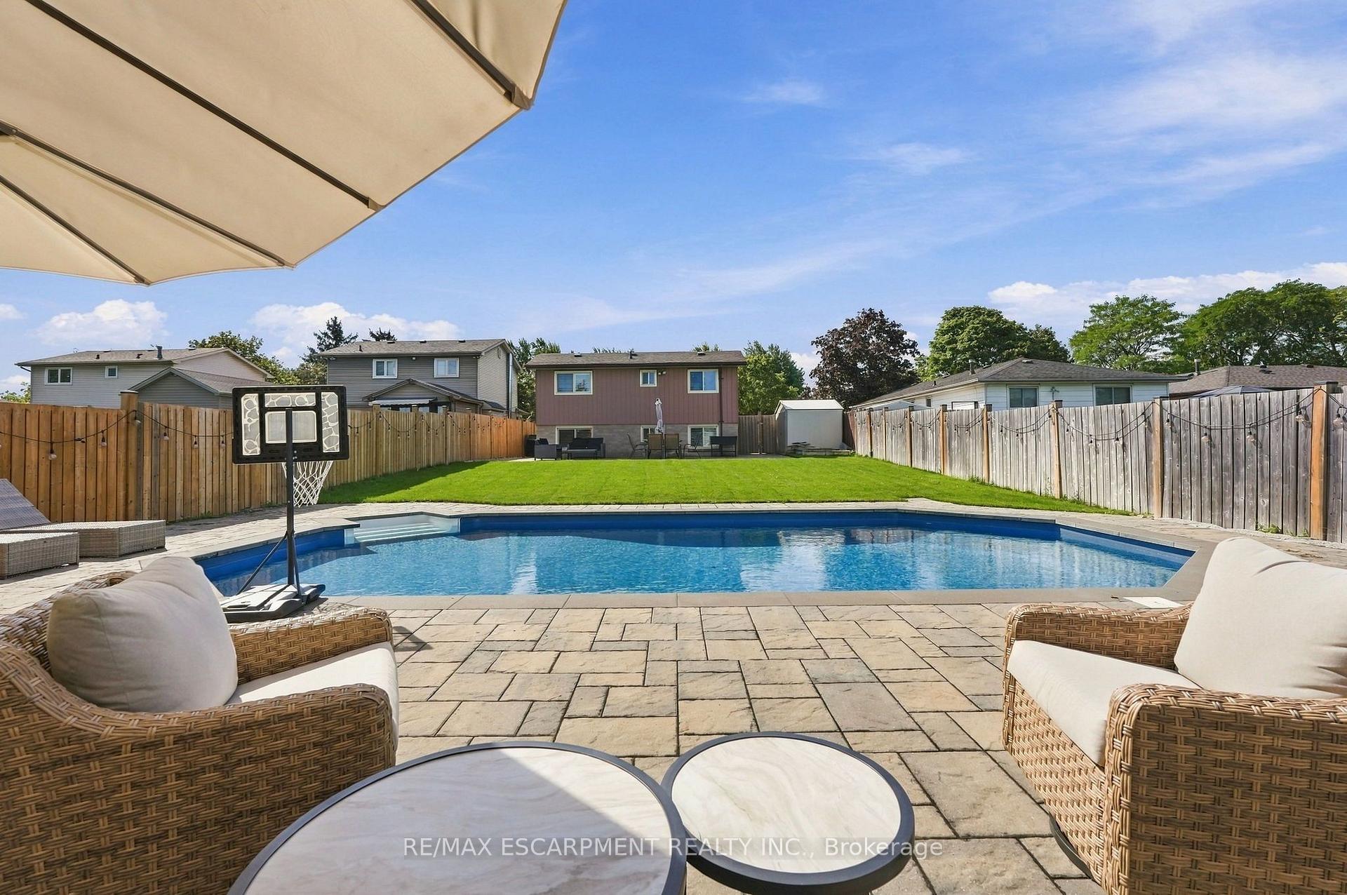 Photo 1 of 95 Chilton Drive, Hamilton, Stoney Creek Mountain — HOMEH