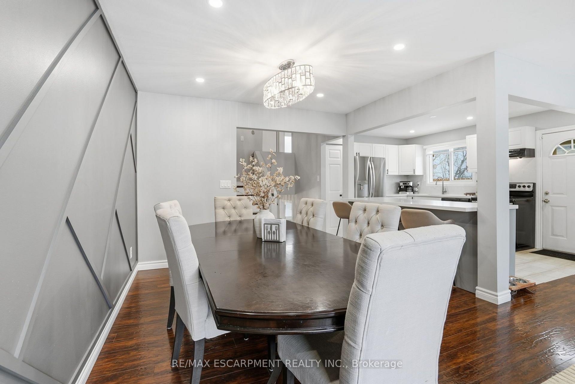 Photo 5 of 95 Chilton Drive, Hamilton, Stoney Creek Mountain — HOMEH