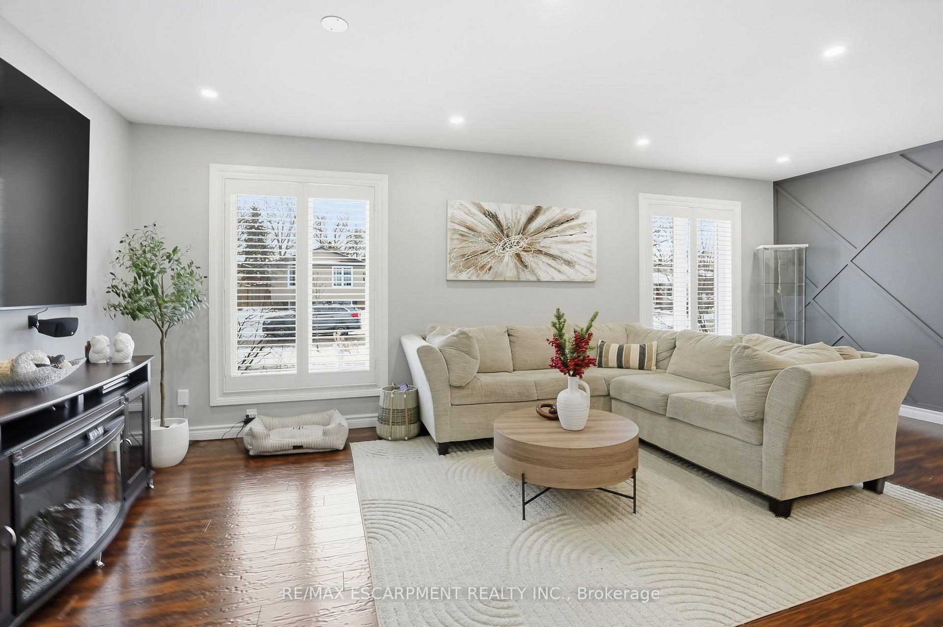 Photo 6 of 95 Chilton Drive, Hamilton, Stoney Creek Mountain — HOMEH