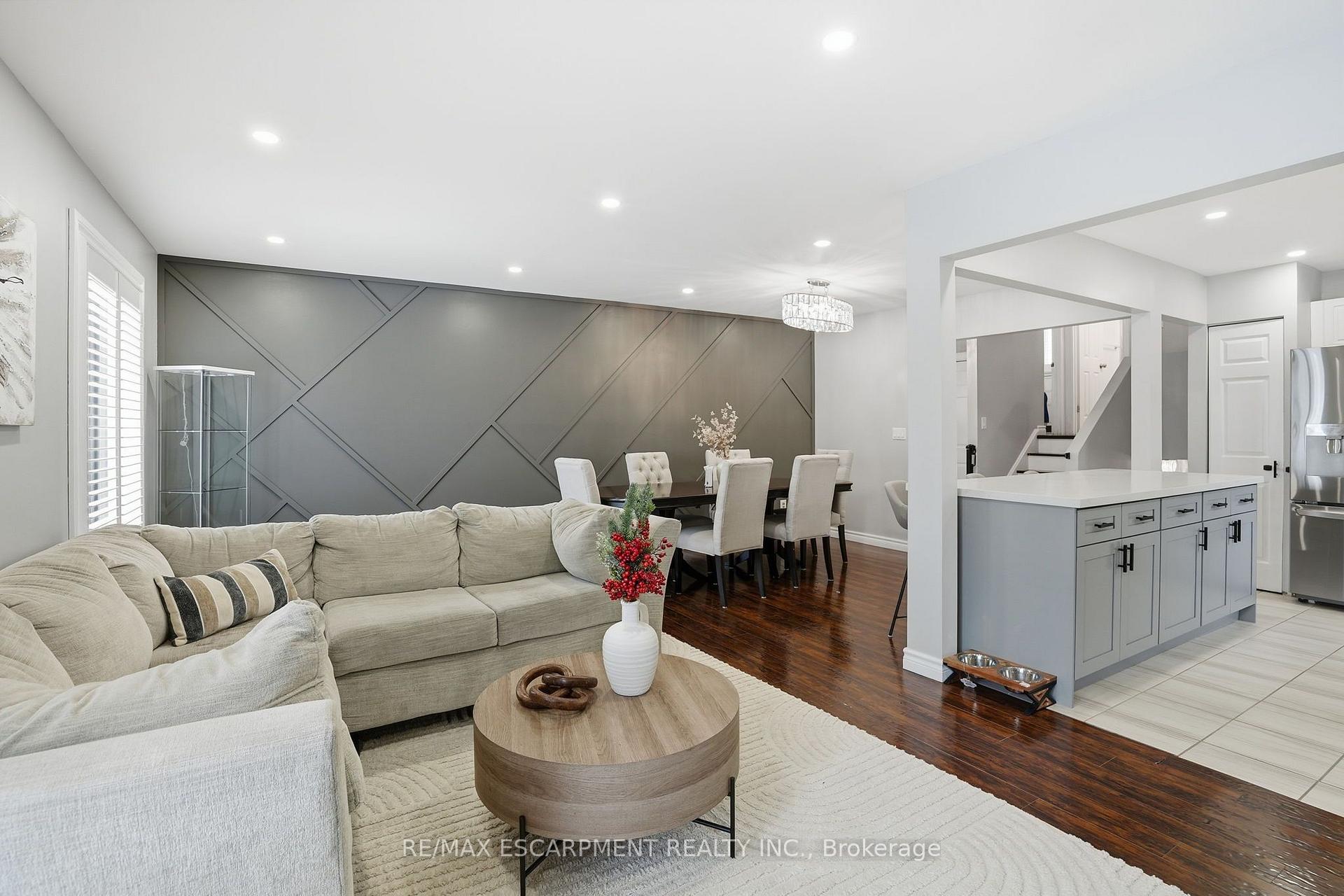 Photo 7 of 95 Chilton Drive, Hamilton, Stoney Creek Mountain — HOMEH