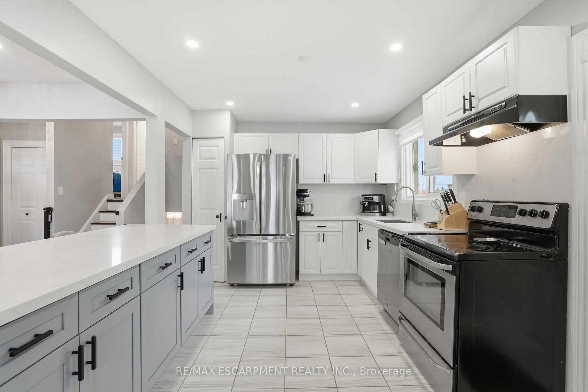 Photo 8 of 95 Chilton Drive, Hamilton, Stoney Creek Mountain — HOMEH