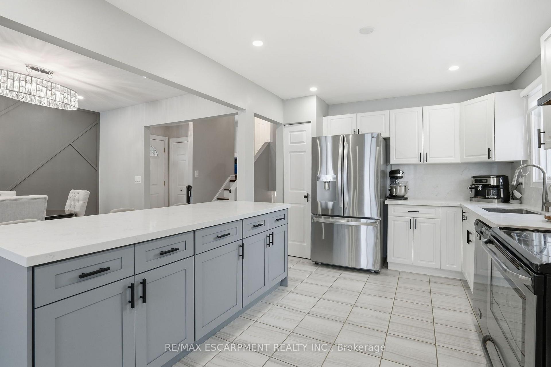 Photo 9 of 95 Chilton Drive, Hamilton, Stoney Creek Mountain — HOMEH