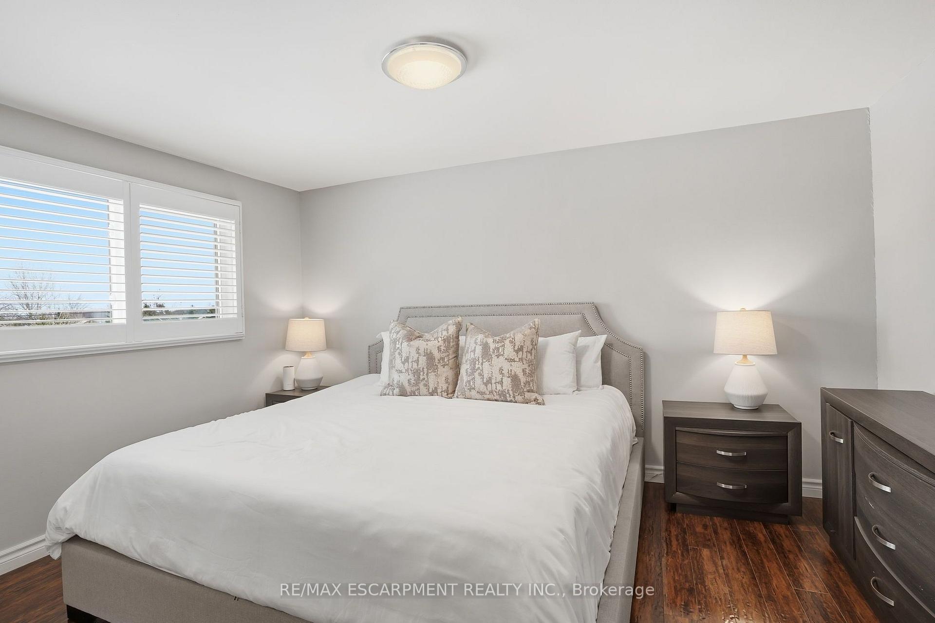 Photo 12 of 95 Chilton Drive, Hamilton, Stoney Creek Mountain — HOMEH