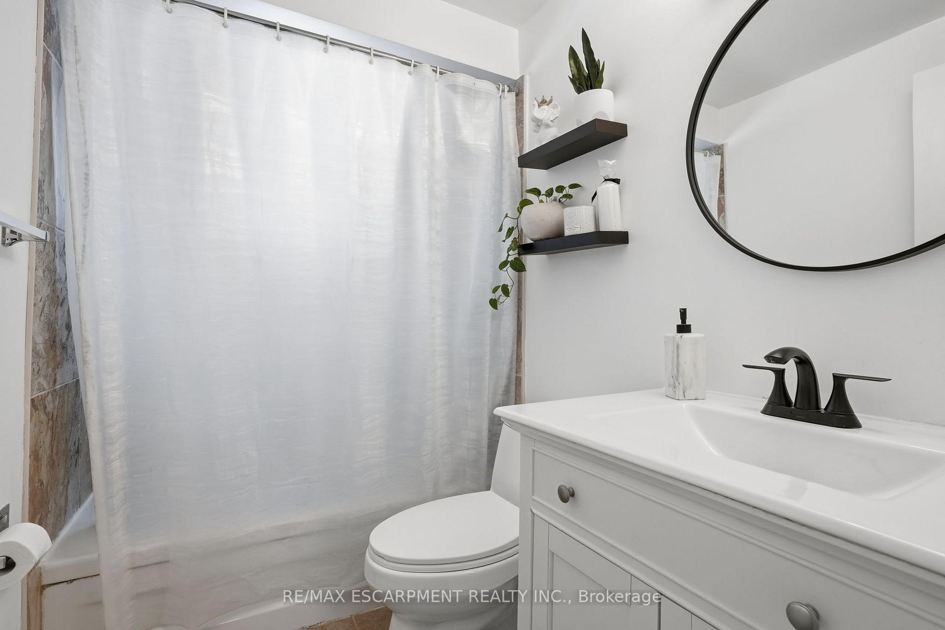 Photo 15 of 95 Chilton Drive, Hamilton, Stoney Creek Mountain — HOMEH