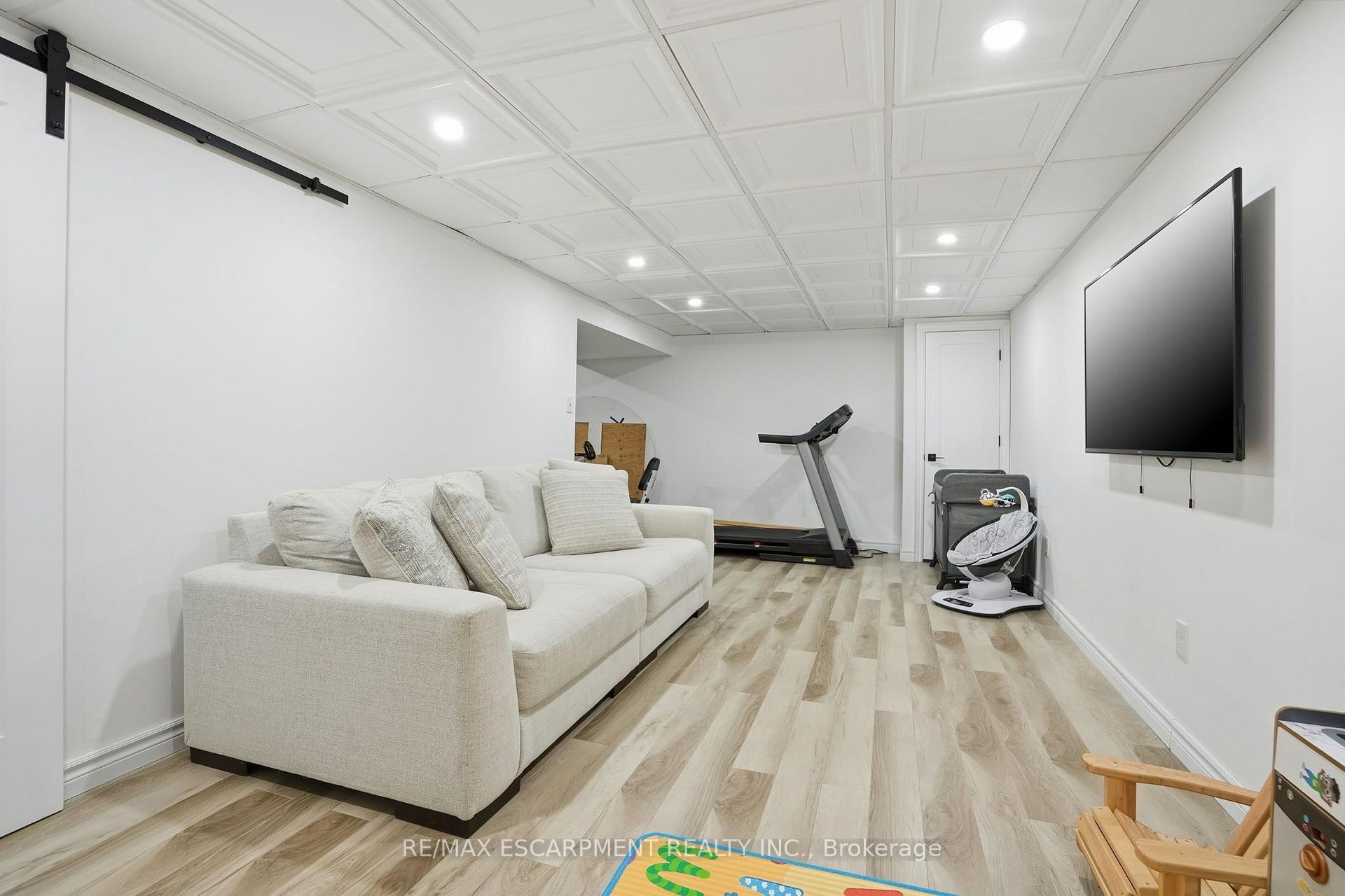 Photo 21 of 95 Chilton Drive, Hamilton, Stoney Creek Mountain — HOMEH