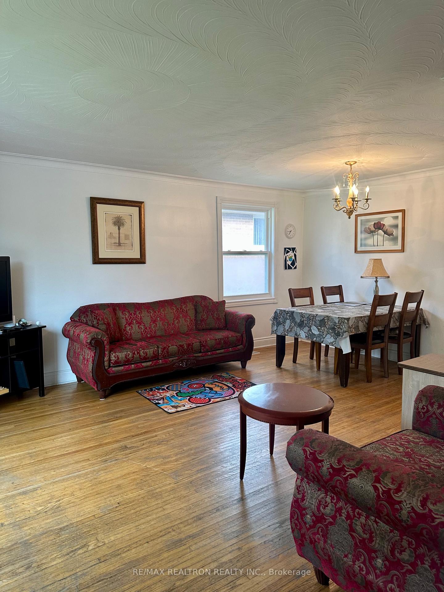 Photo 5 of 215 Poplar Road, Scarborough, West Hill — HOMEH