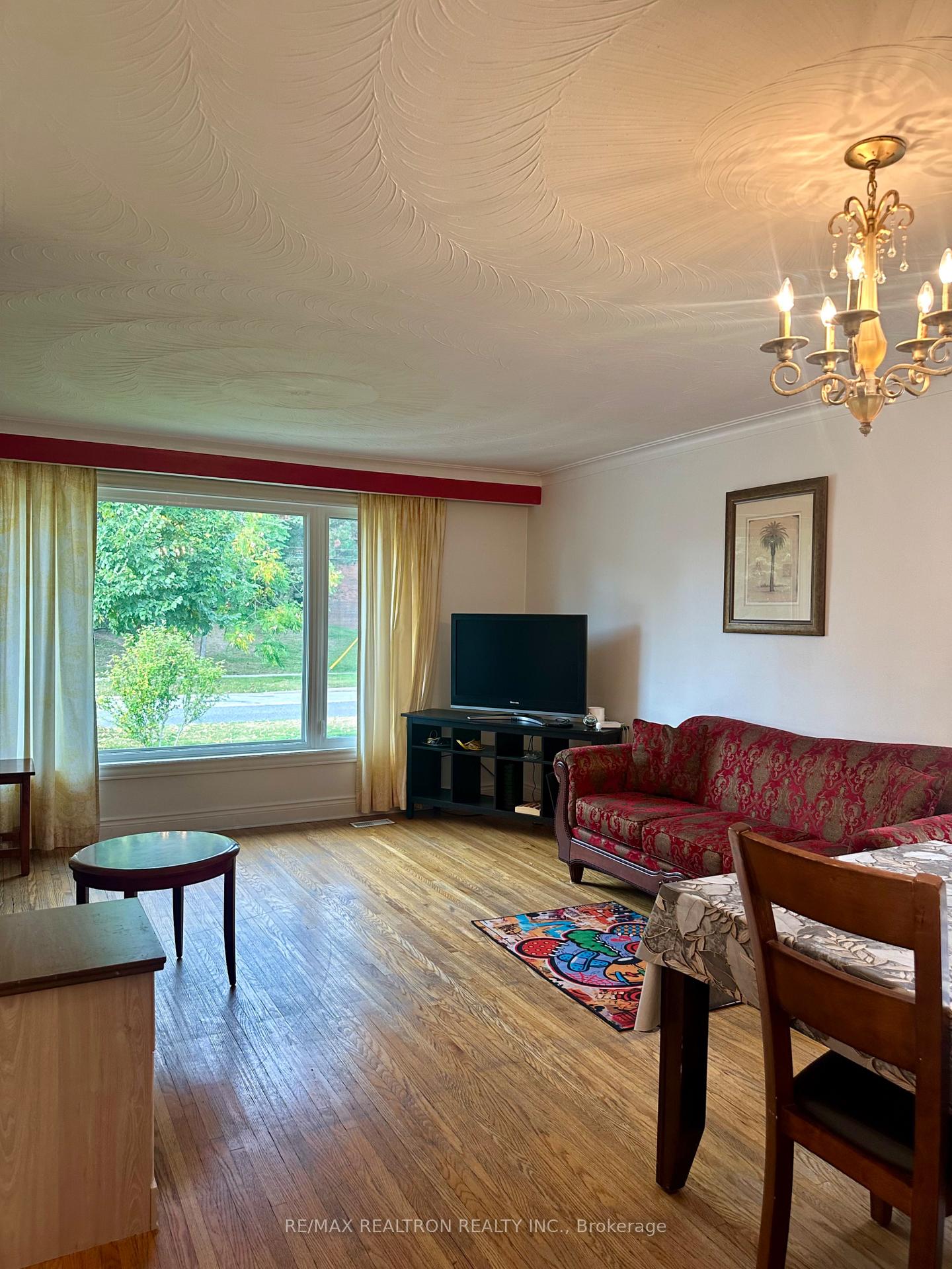 Photo 6 of 215 Poplar Road, Scarborough, West Hill — HOMEH