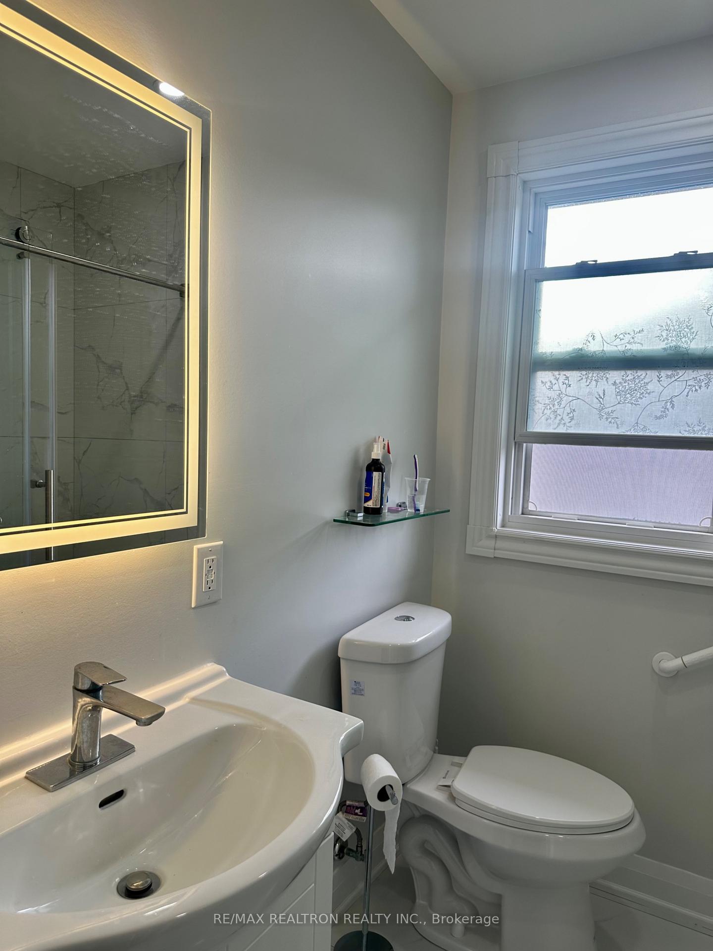 Photo 7 of 215 Poplar Road, Scarborough, West Hill — HOMEH