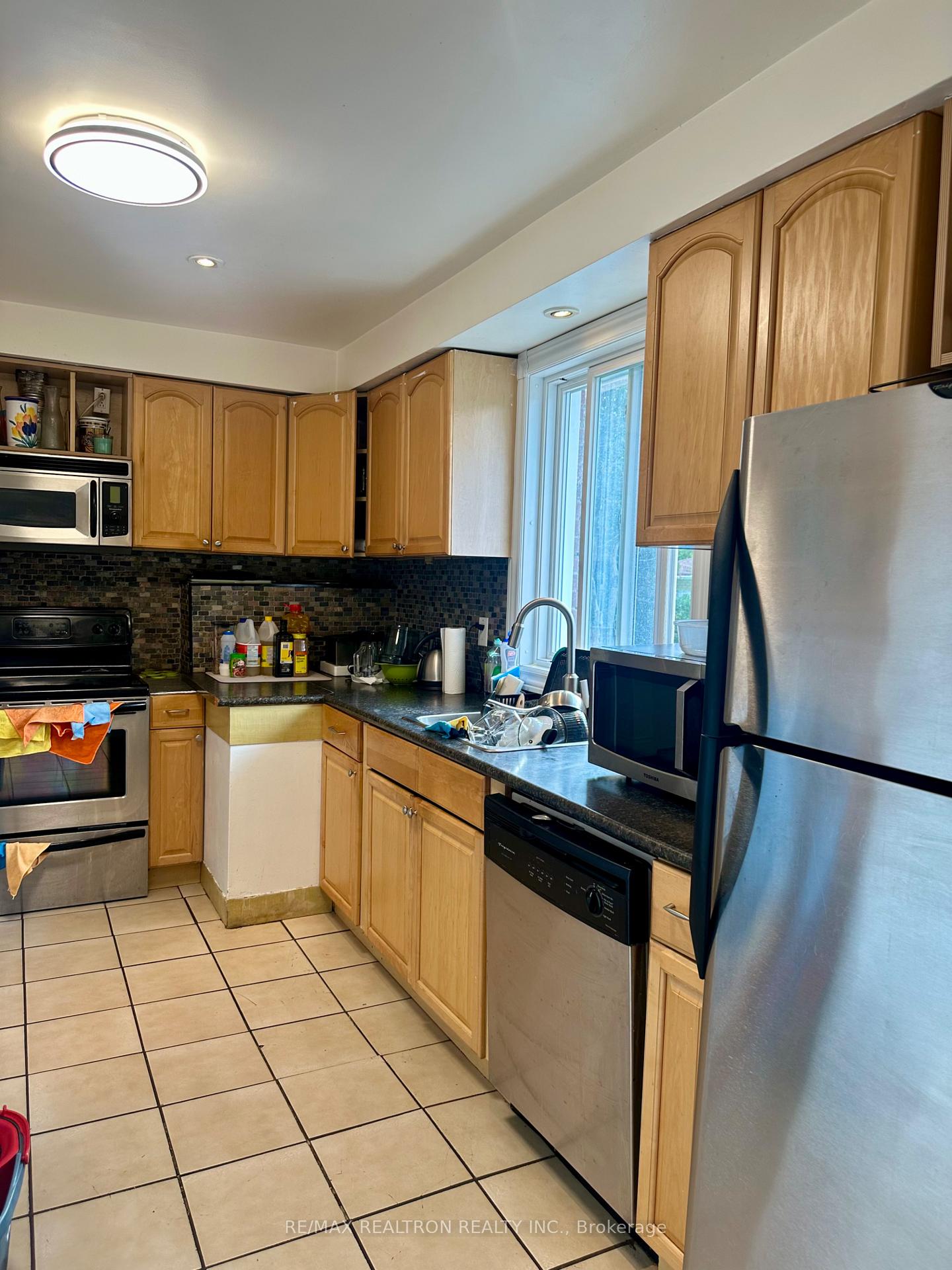 Photo 10 of 215 Poplar Road, Scarborough, West Hill — HOMEH