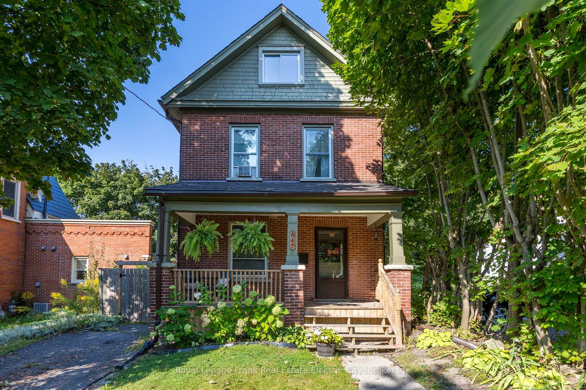 Photo of 647 Bethune Street